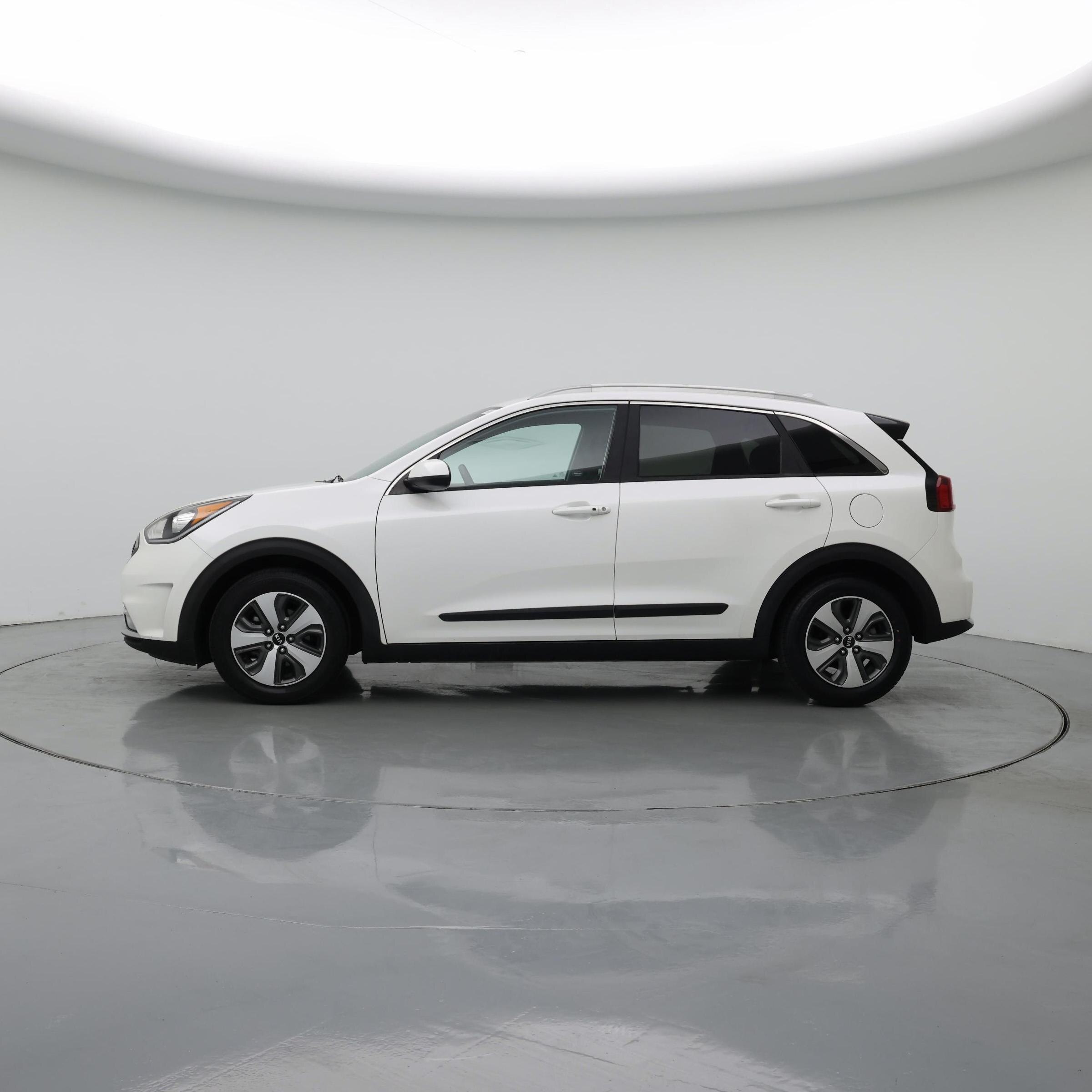 Thumbnail: 2017 Kia Niro - 3