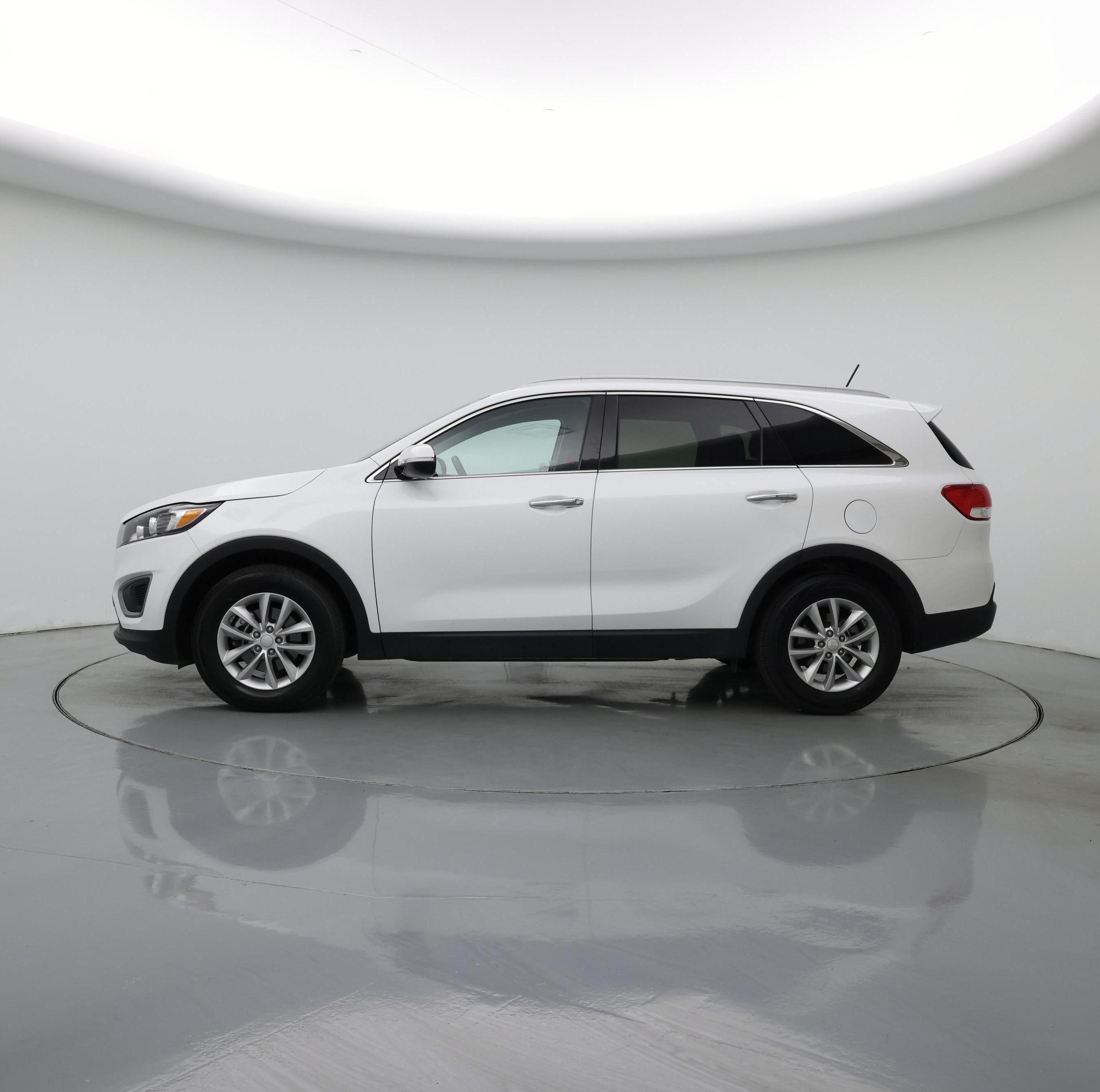 Thumbnail: 2017 Kia Sorento - 3