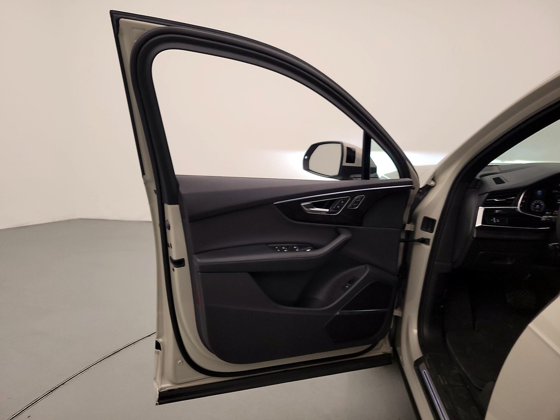 Thumbnail: 2022 Audi Q7 - 12