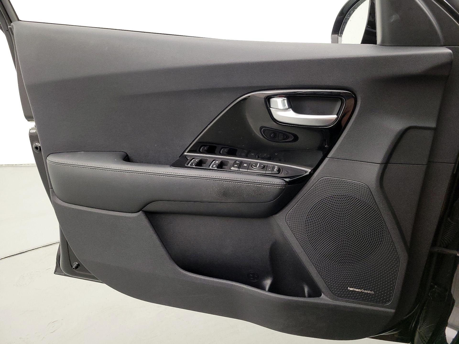 Thumbnail: 2017 Kia Niro - 12