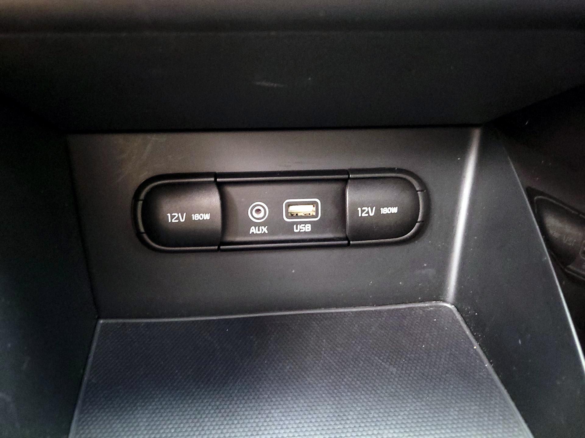 Thumbnail: 2017 Kia Niro - 19