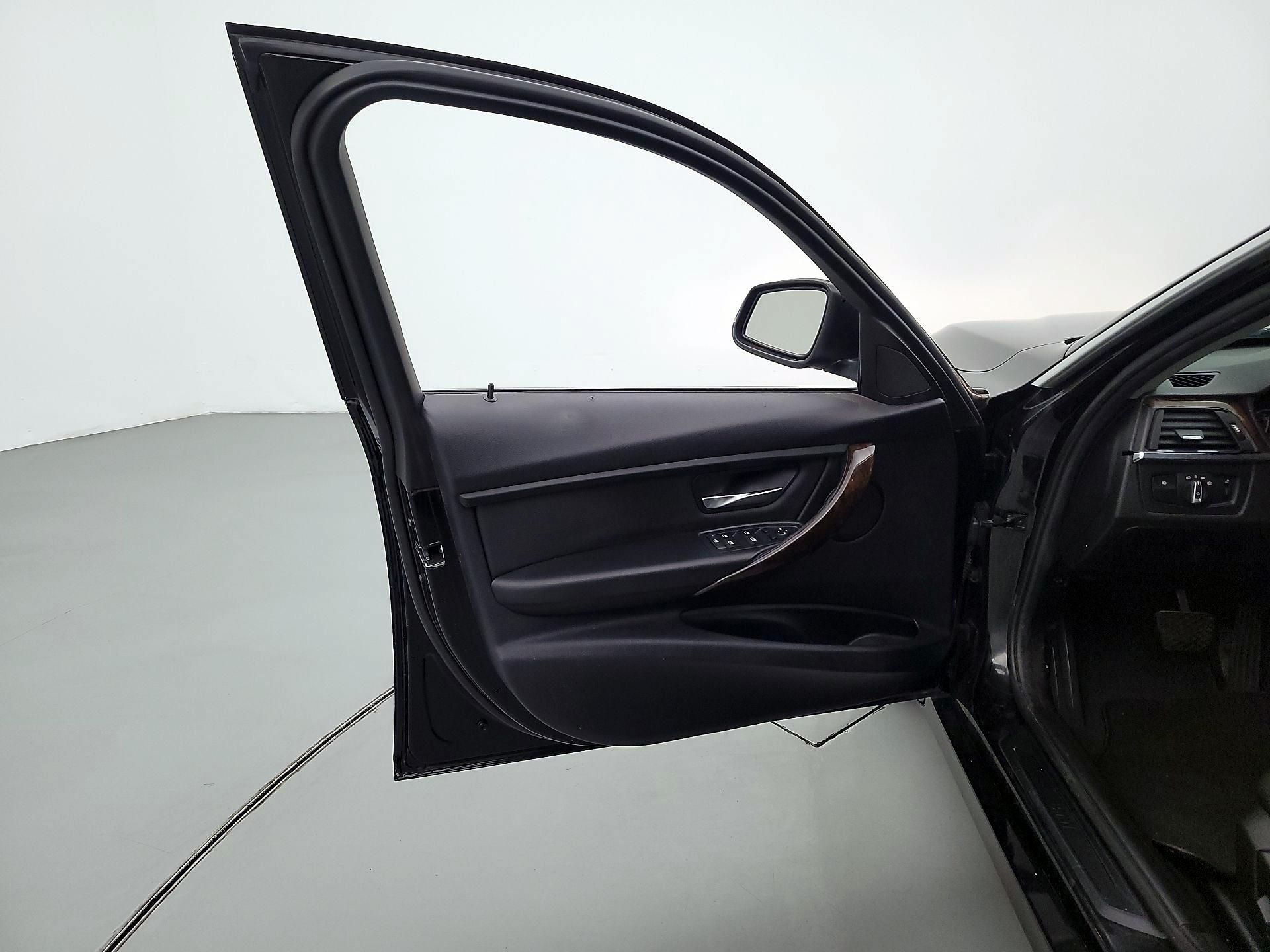 Thumbnail: 2015 BMW 3 Series - 12