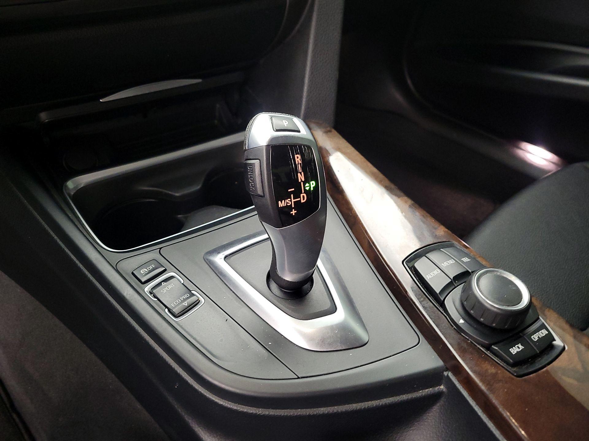 Thumbnail: 2015 BMW 3 Series - 16