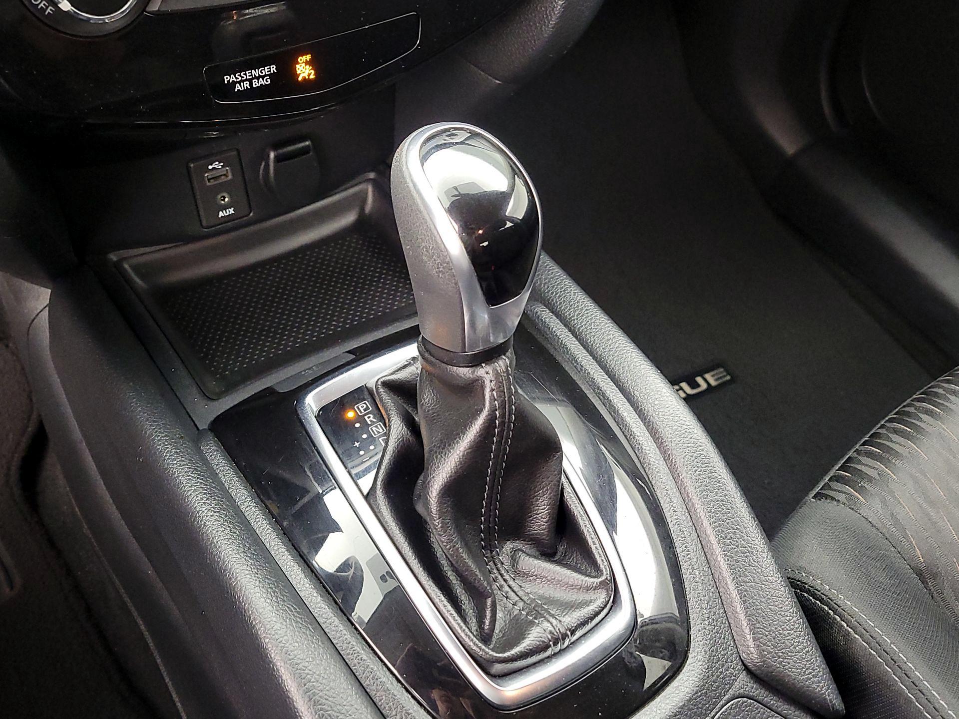 Thumbnail: 2017 Nissan Rogue - 17