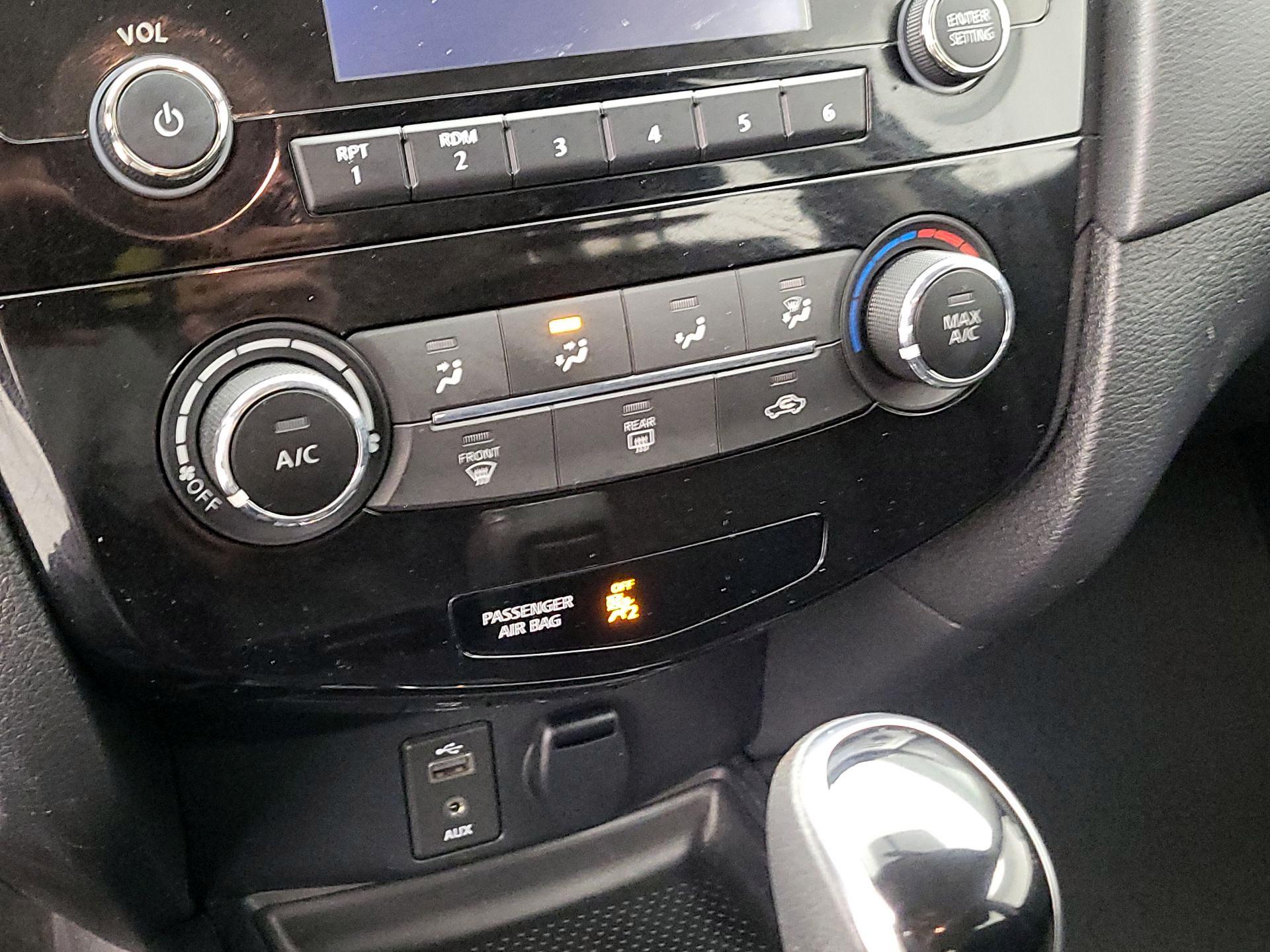 Thumbnail: 2017 Nissan Rogue - 18