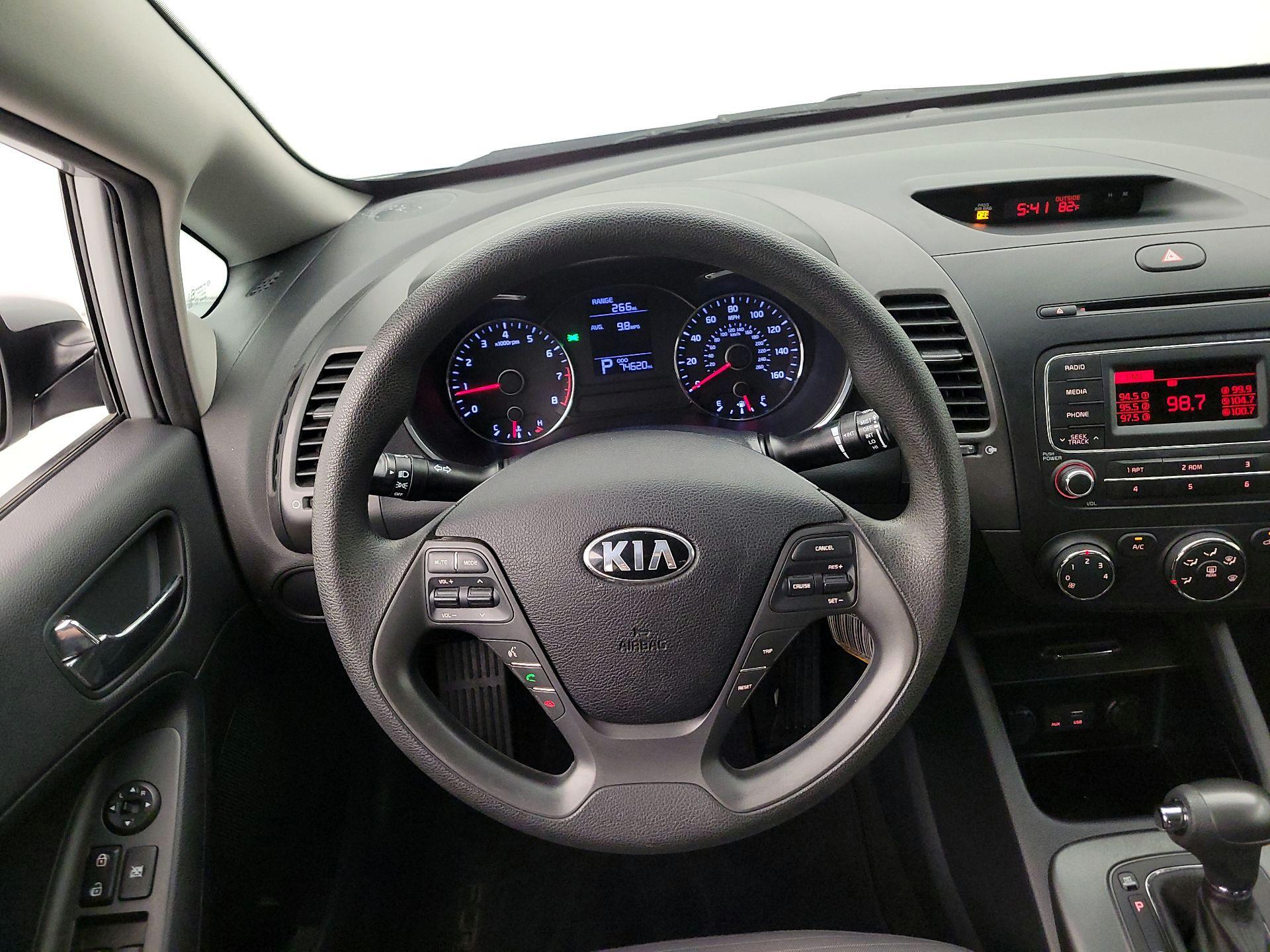 Thumbnail: 2015 Kia Forte - 10