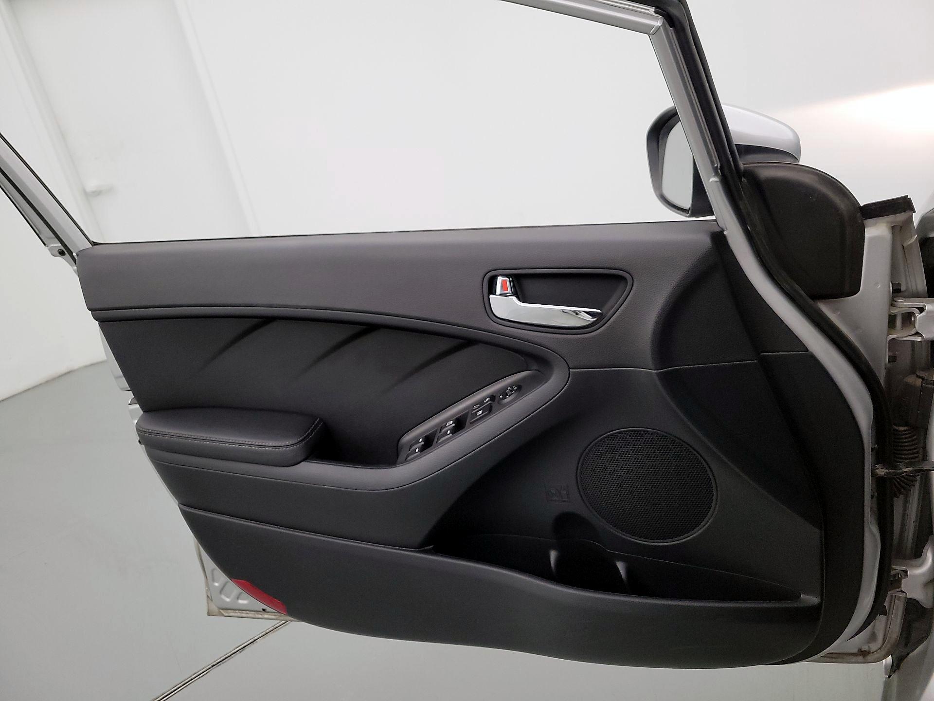 Thumbnail: 2015 Kia Forte - 12