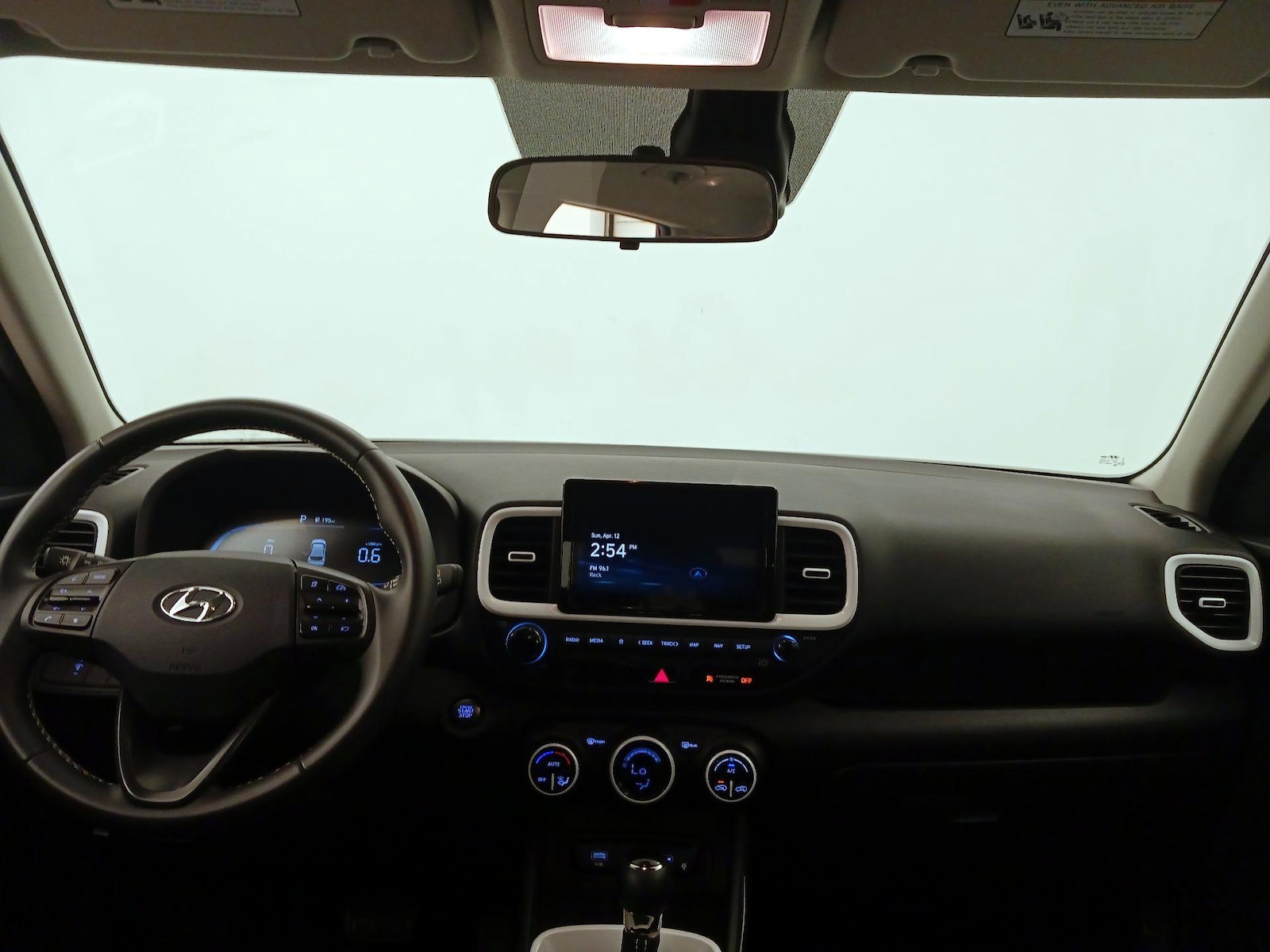 2025 Hyundai Venue Limited - Photo 10