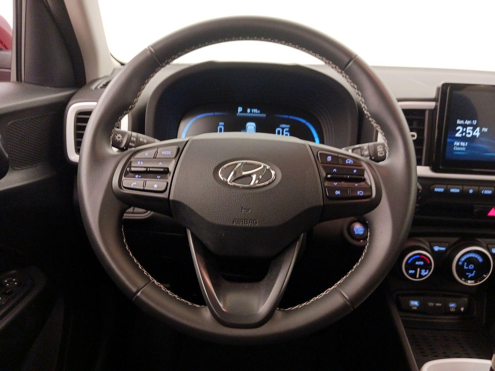 2025 Hyundai Venue Limited - Photo 11