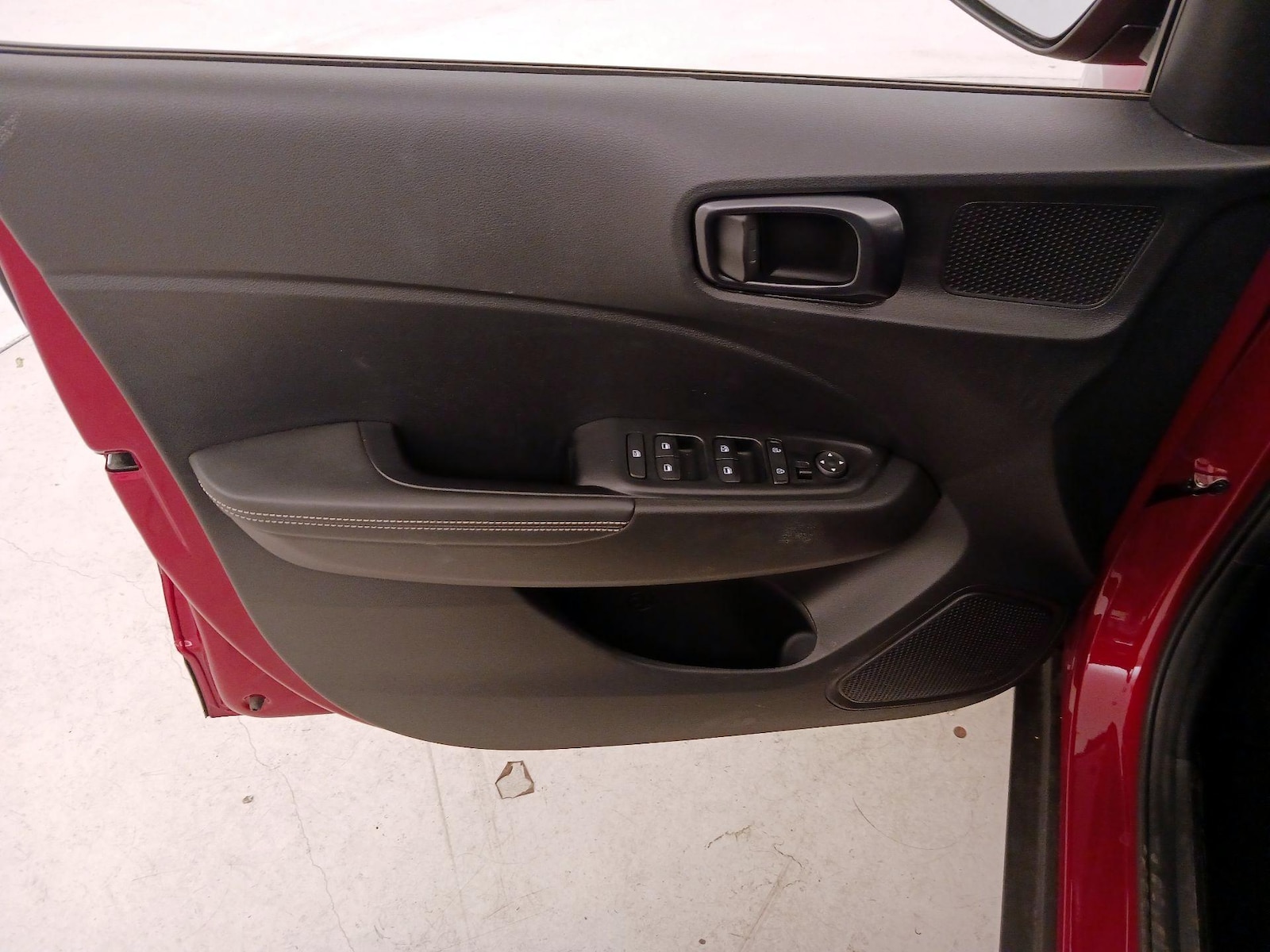 2025 Hyundai Venue Limited - Photo 13