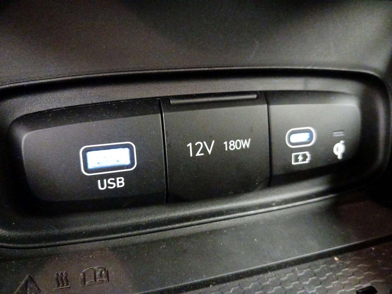 2025 Hyundai Venue Limited - Photo 20