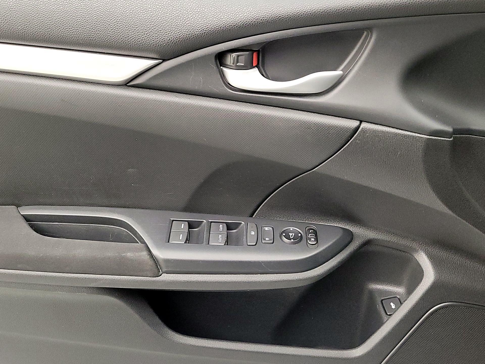 Thumbnail: 2016 Honda Civic - 12