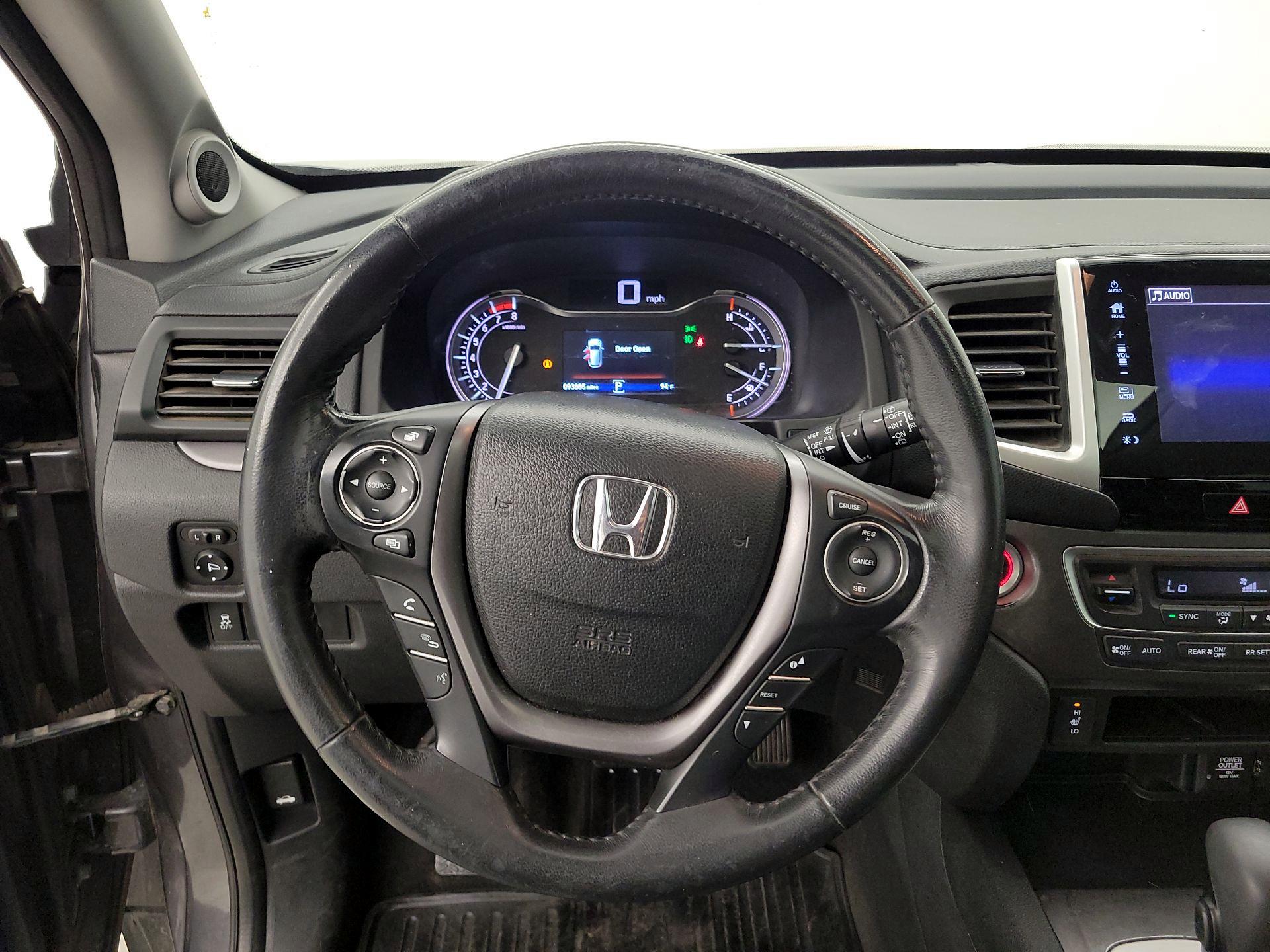 Thumbnail: 2017 Honda Pilot - 10