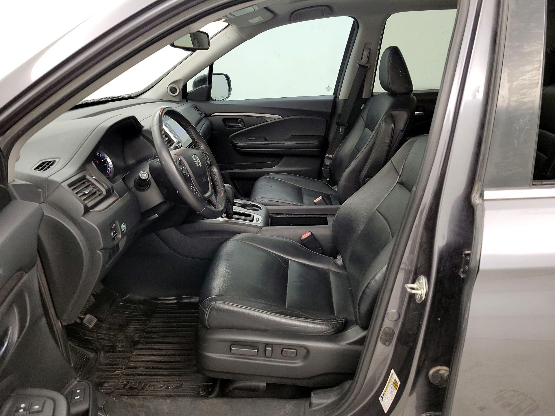 Thumbnail: 2017 Honda Pilot - 11