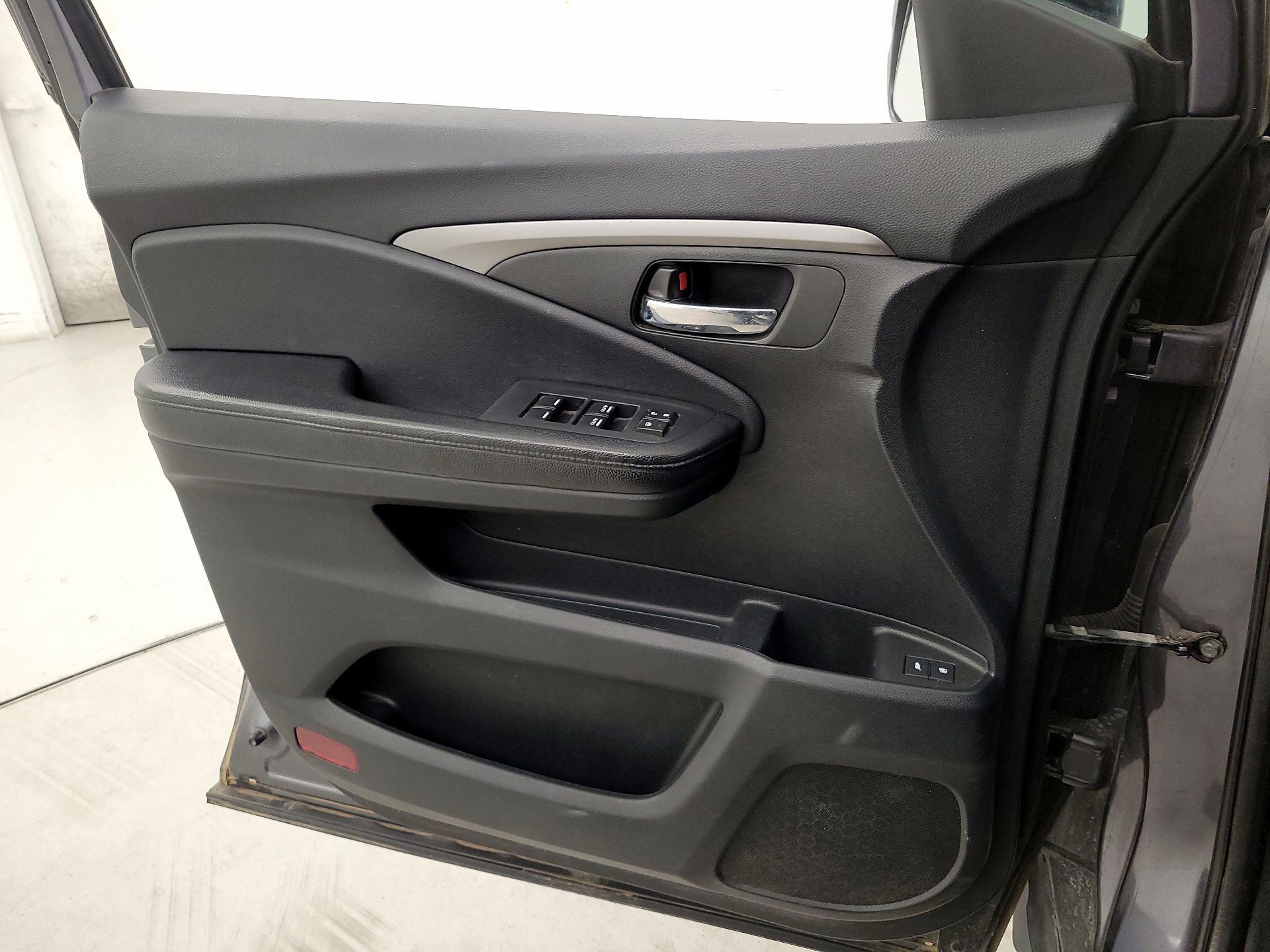 Thumbnail: 2017 Honda Pilot - 12