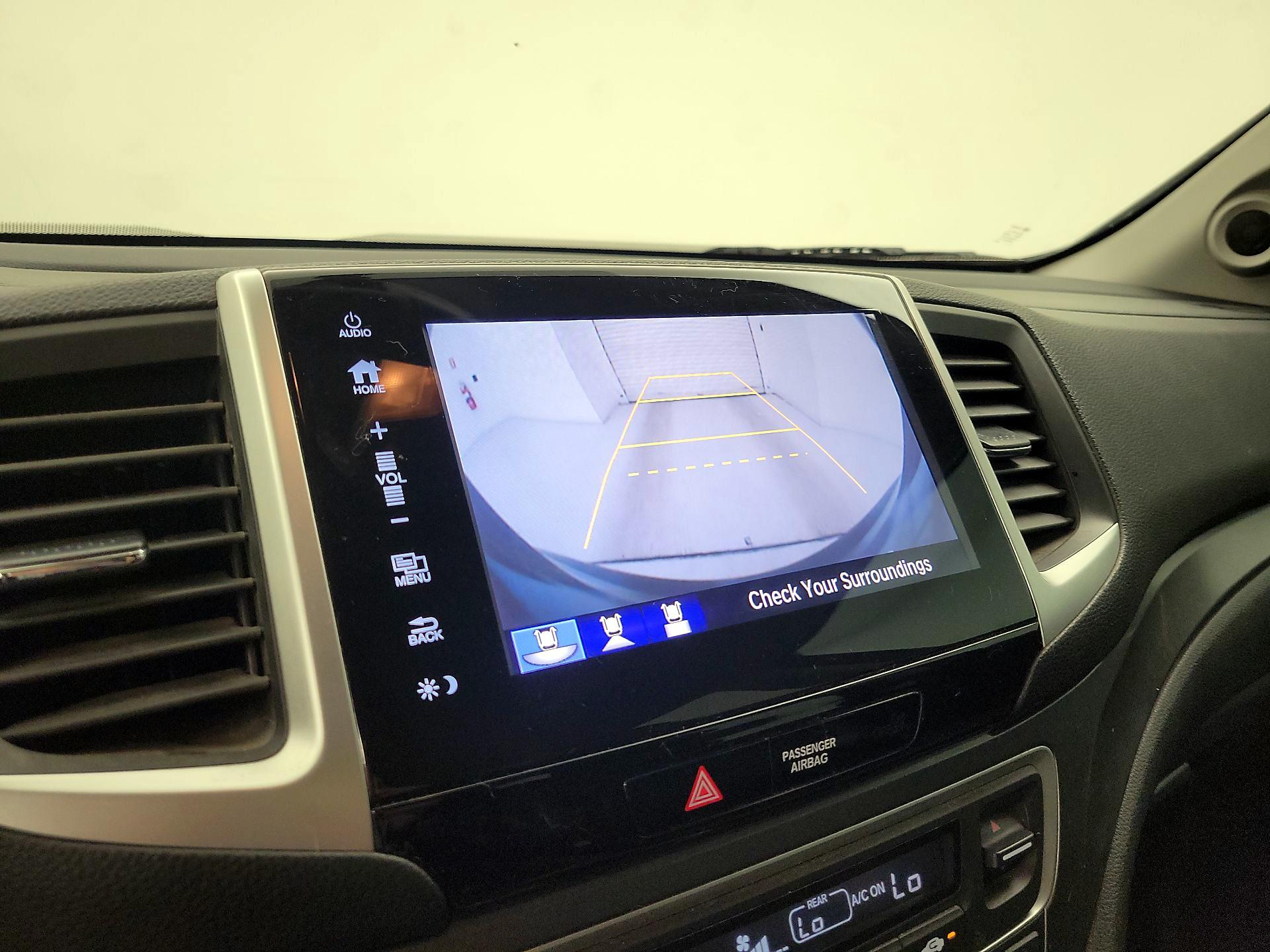 Thumbnail: 2017 Honda Pilot - 14