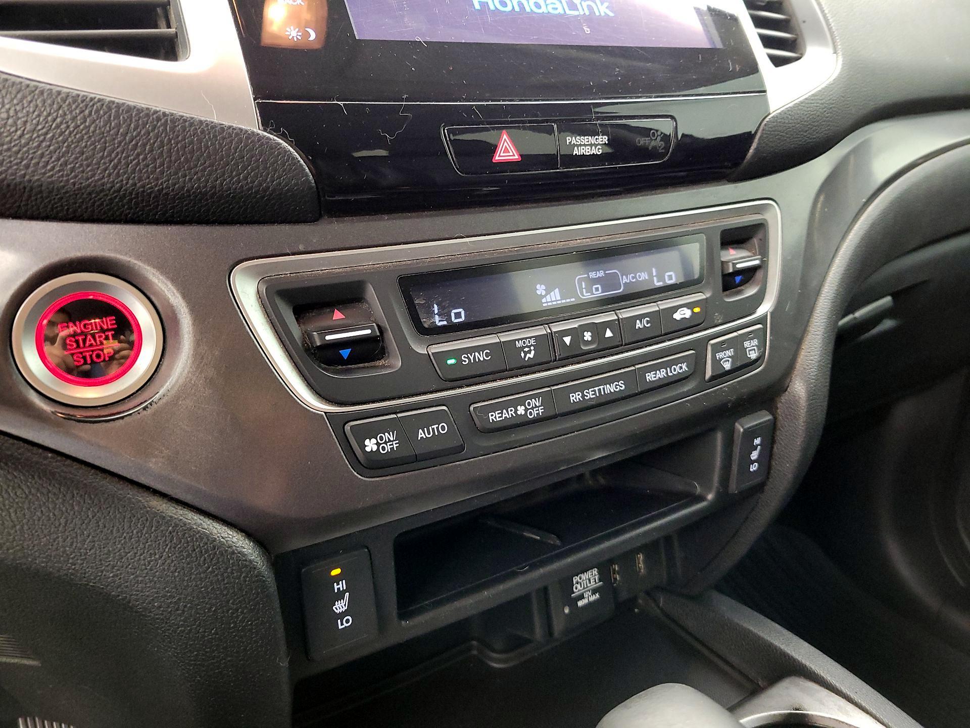 Thumbnail: 2017 Honda Pilot - 16
