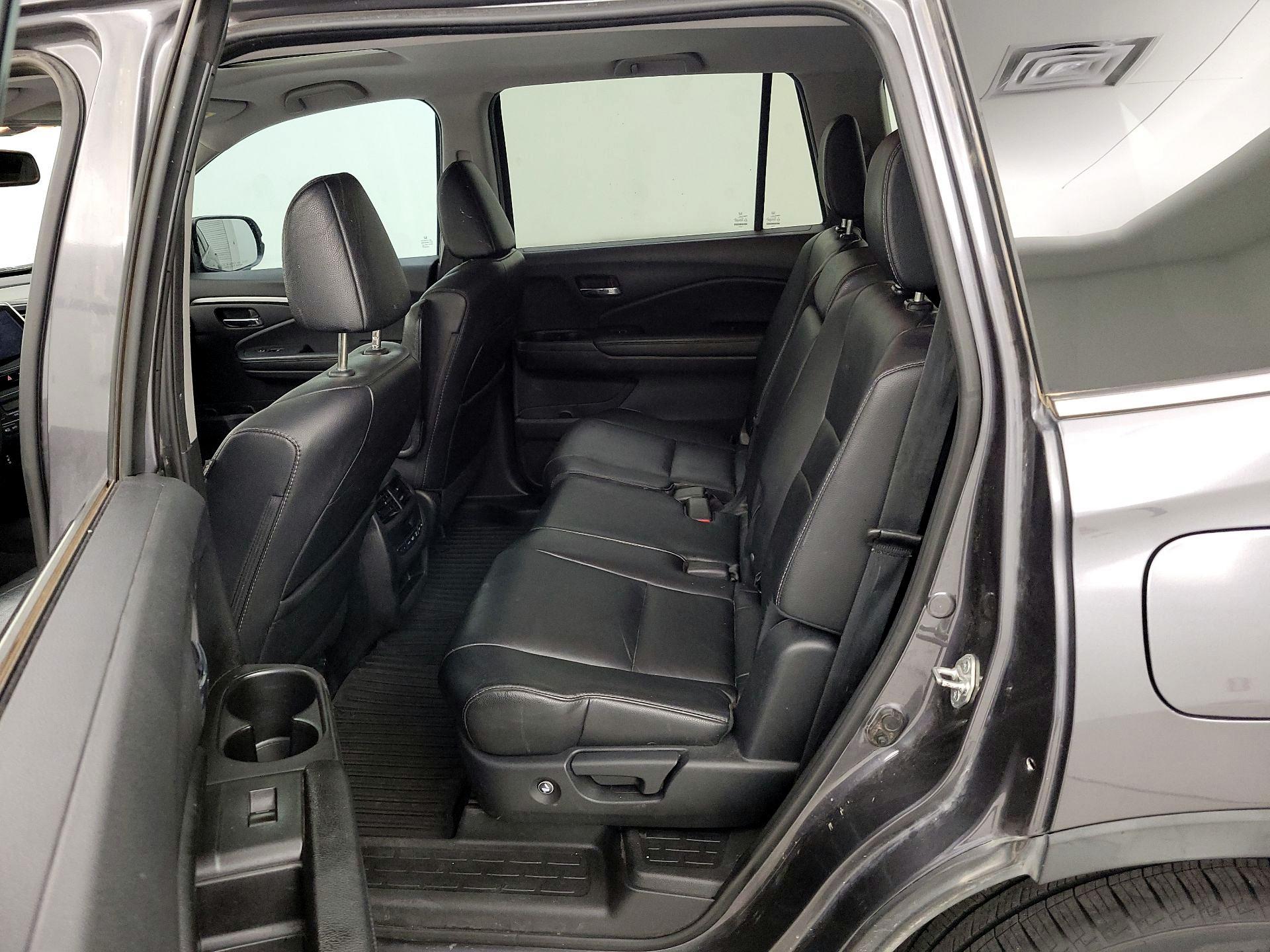 Thumbnail: 2017 Honda Pilot - 20