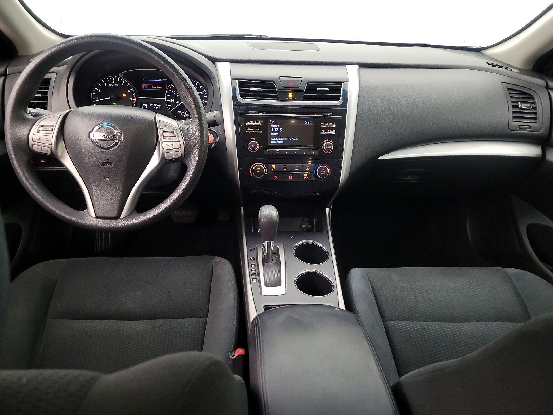 Thumbnail: 2015 Nissan Altima - 9