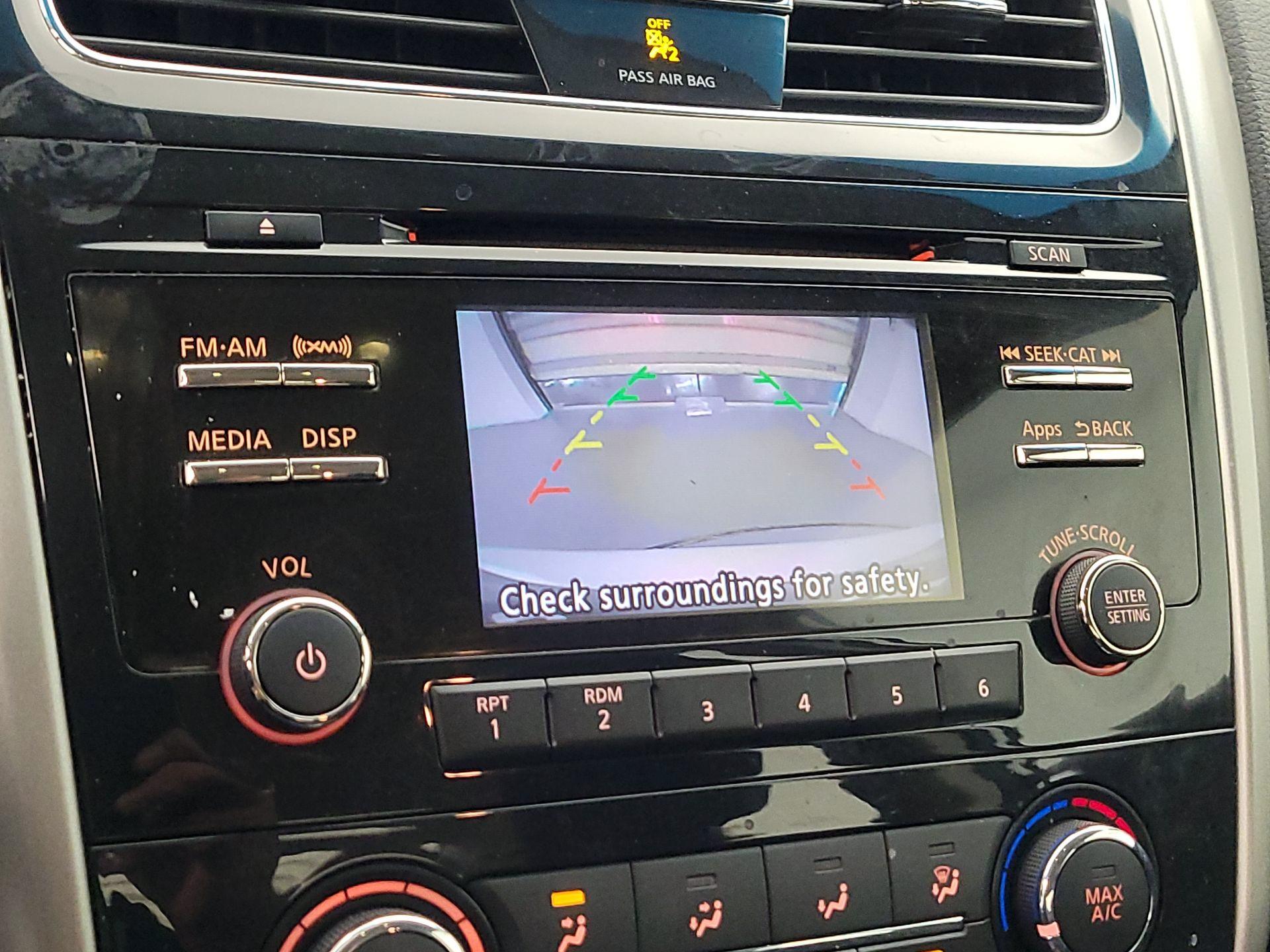 Thumbnail: 2015 Nissan Altima - 14