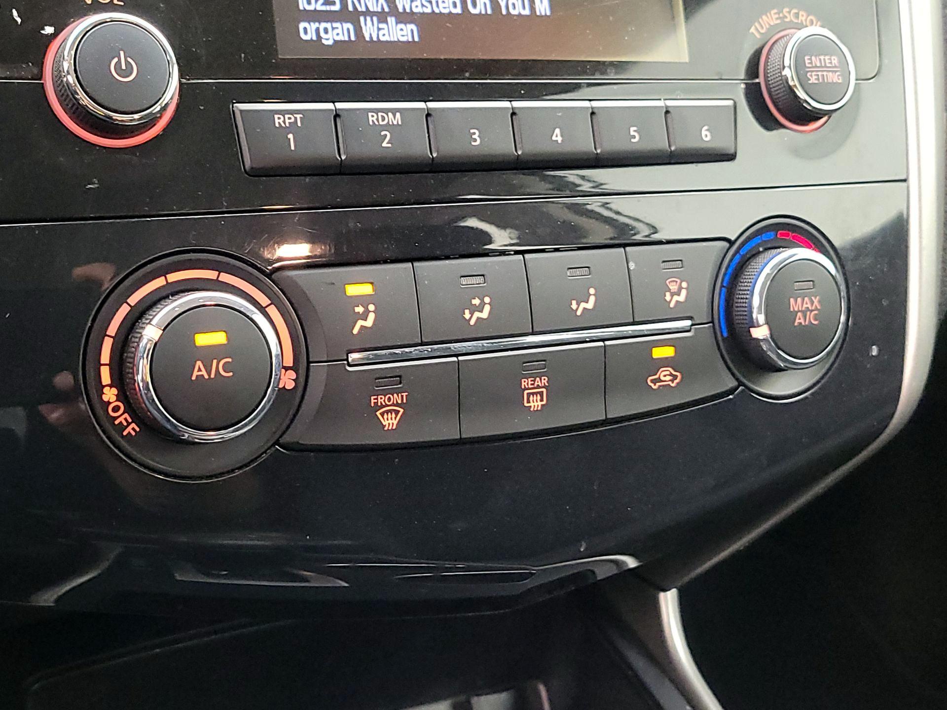 Thumbnail: 2015 Nissan Altima - 16