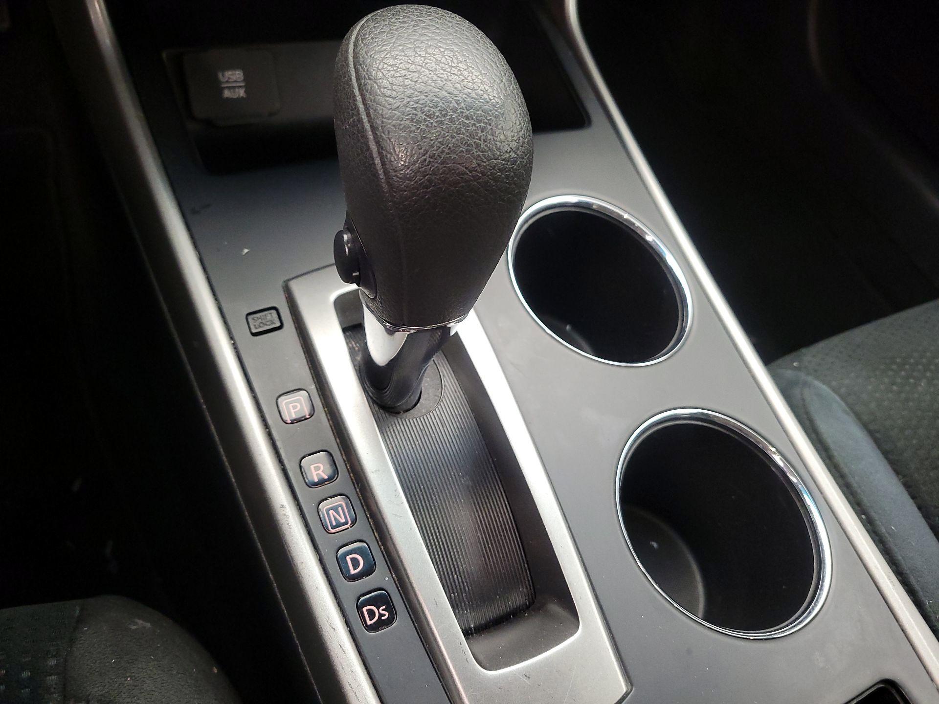 Thumbnail: 2015 Nissan Altima - 17