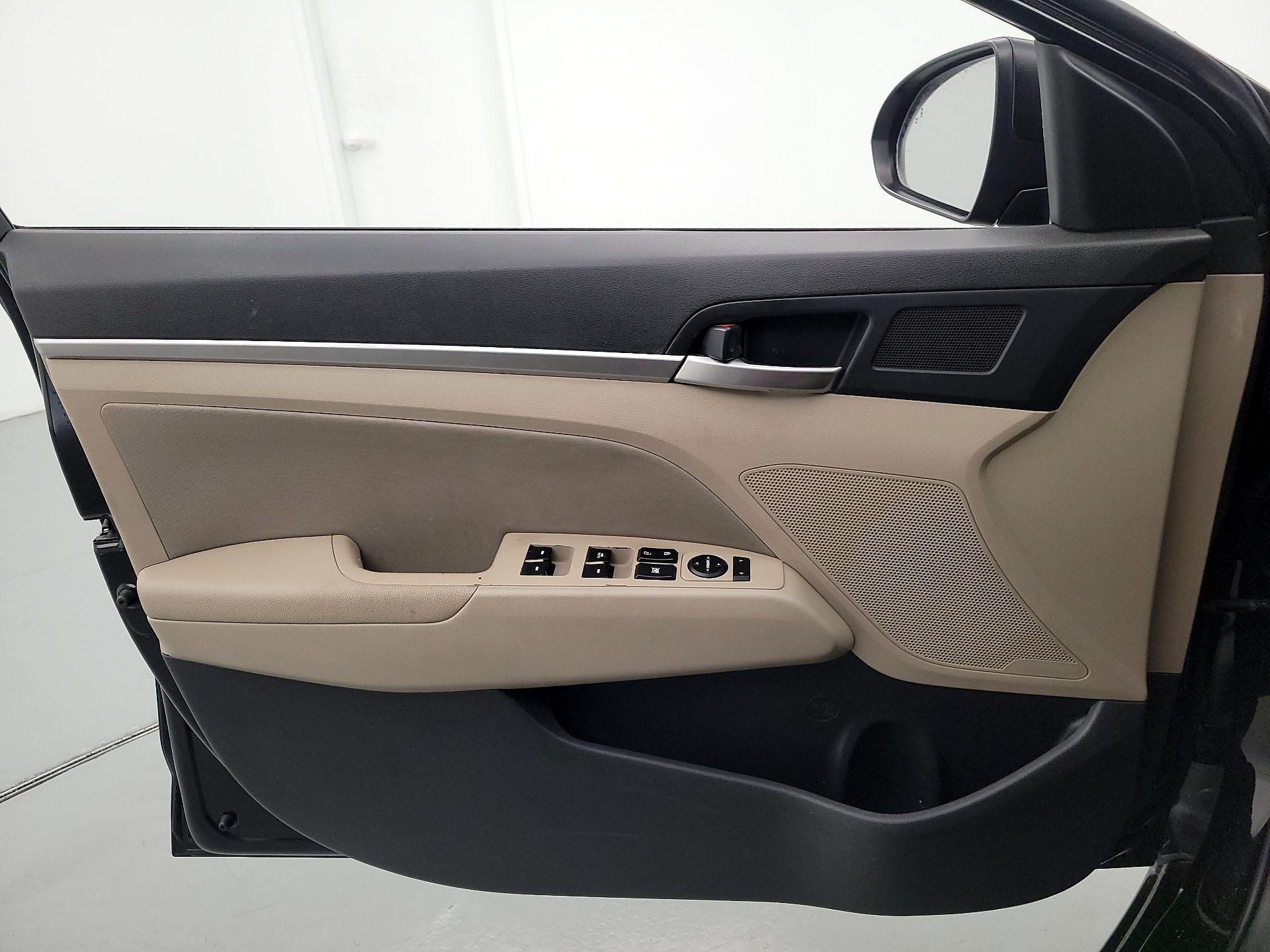Thumbnail: 2020 Hyundai Elantra - 12