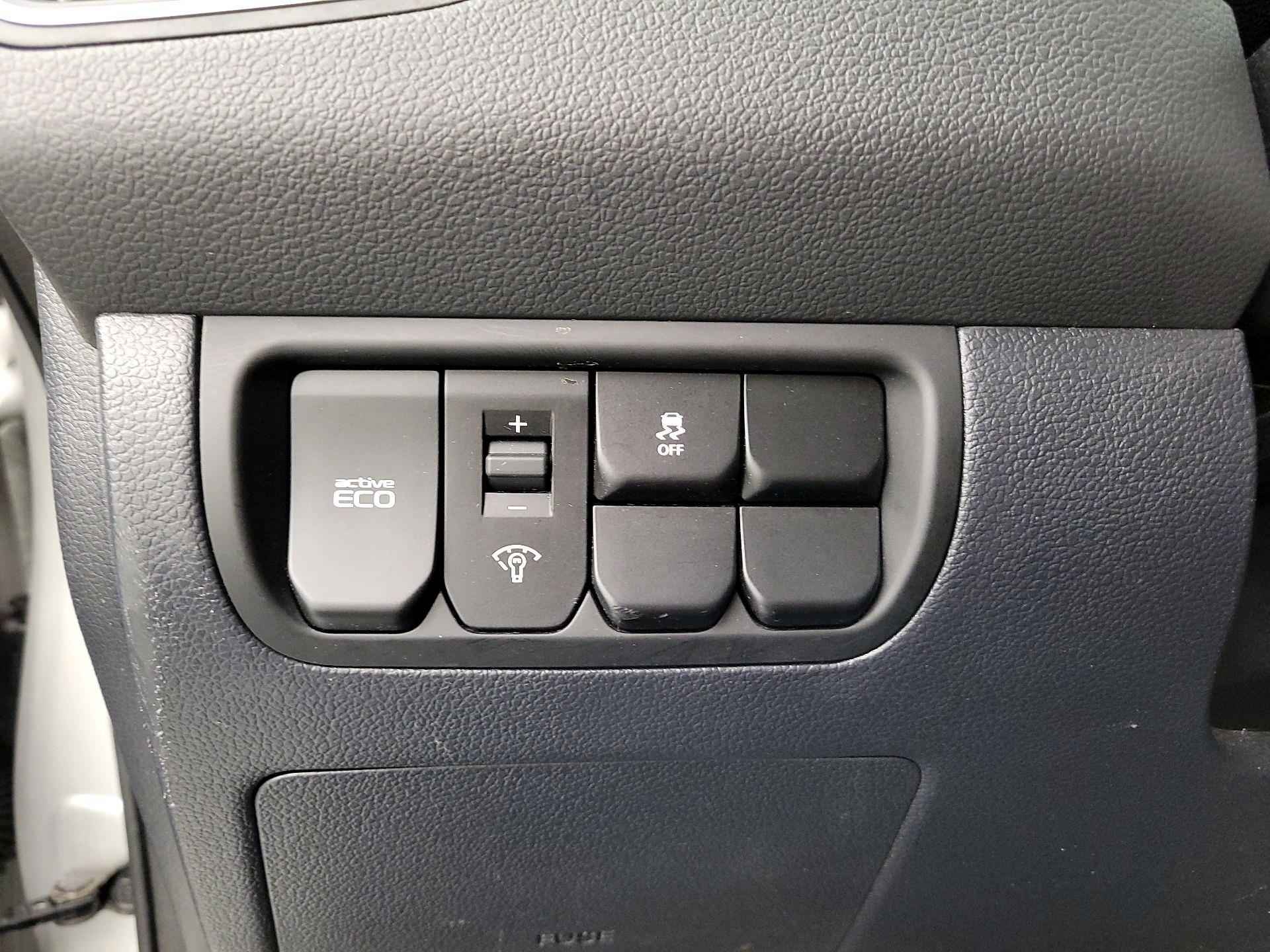 Thumbnail: 2017 Kia Rio - 13