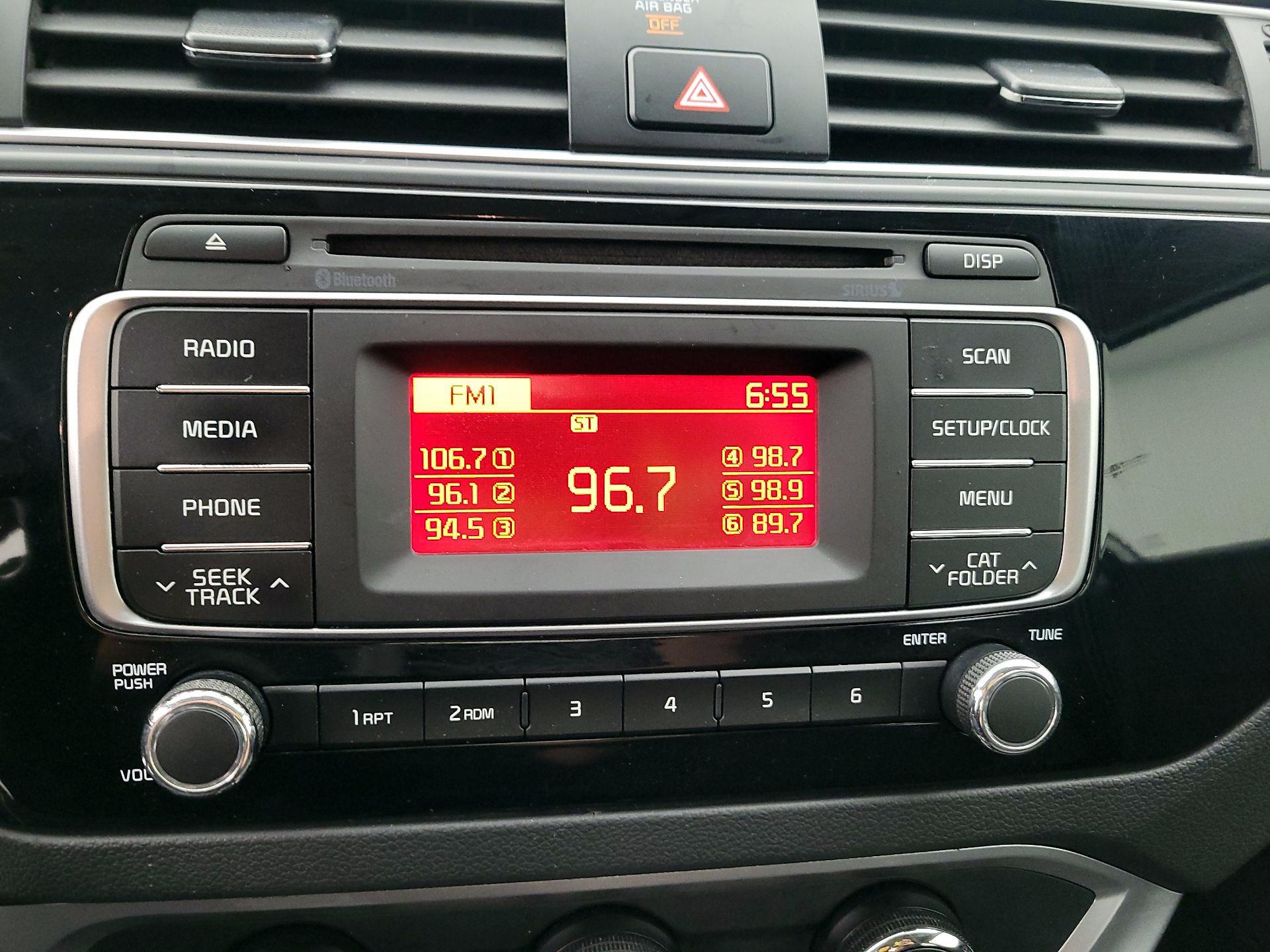 Thumbnail: 2017 Kia Rio - 14