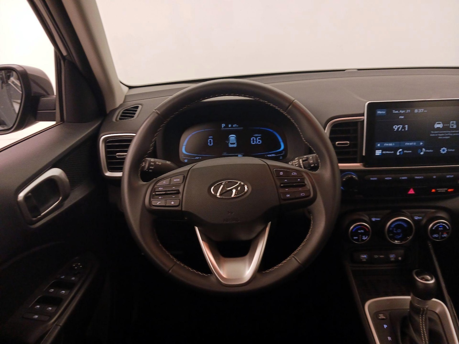 2026 Hyundai Venue SEL - Photo 11