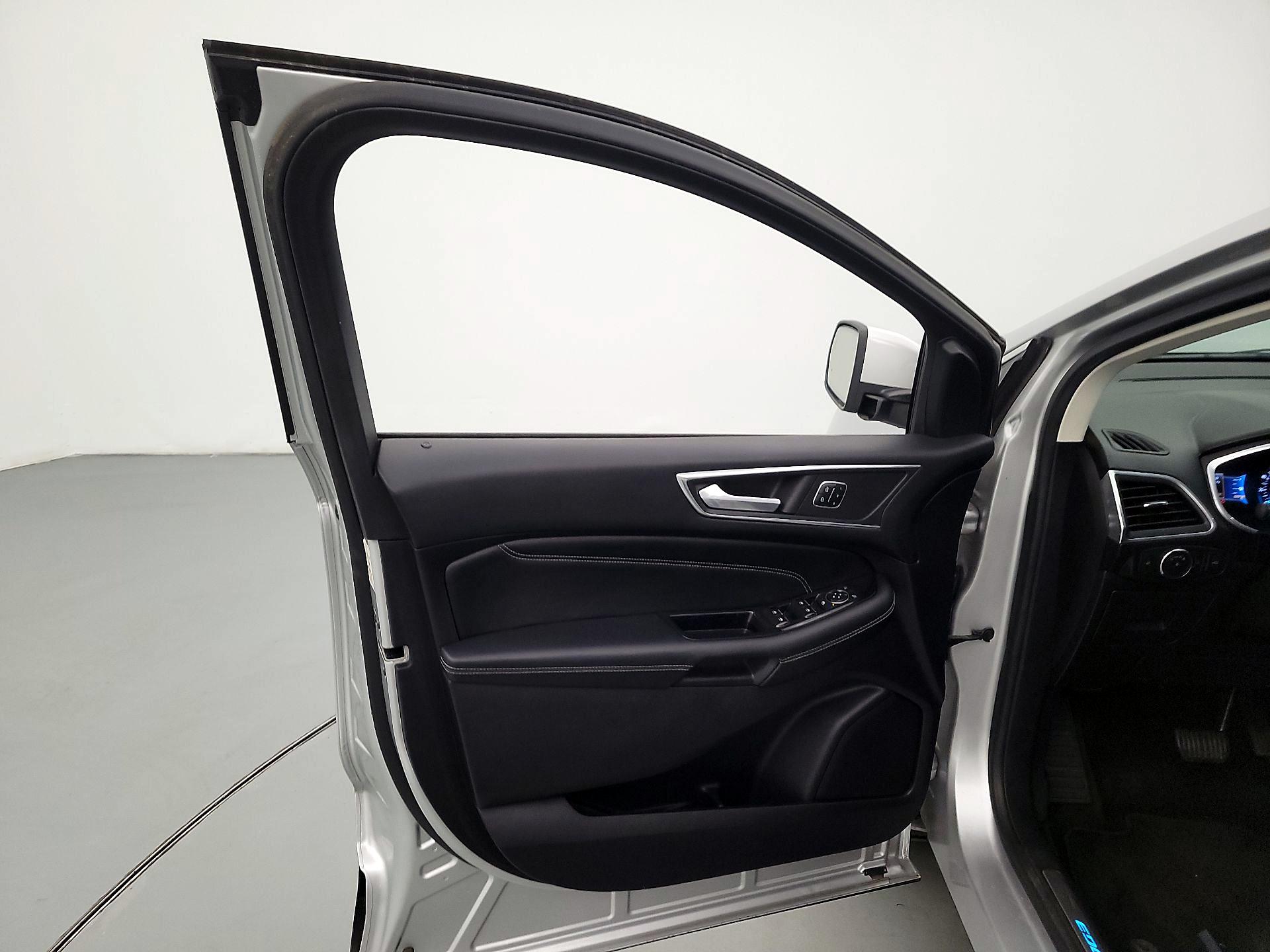 Thumbnail: 2017 Ford Edge - 12