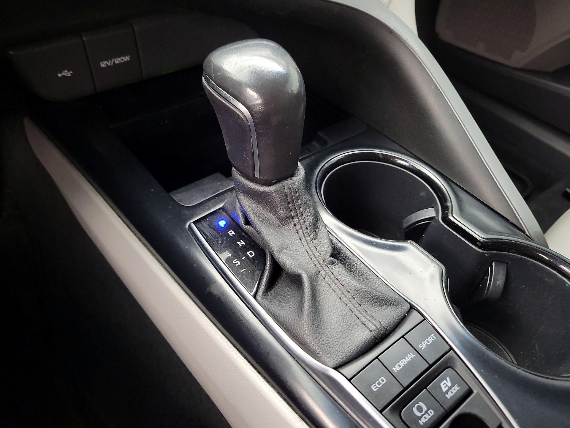 Thumbnail: 2020 Toyota Camry - 17