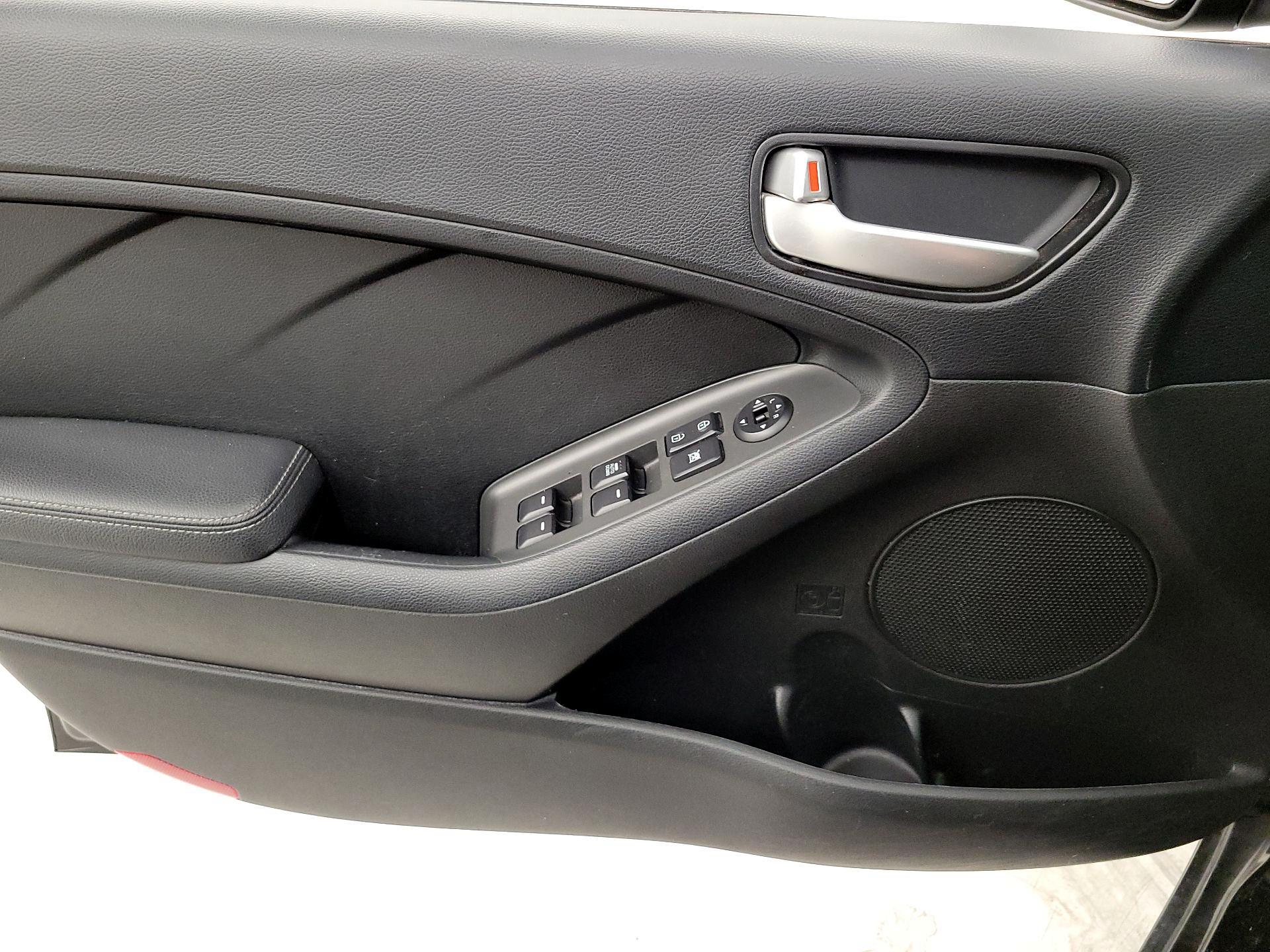 Thumbnail: 2018 Kia Forte - 12