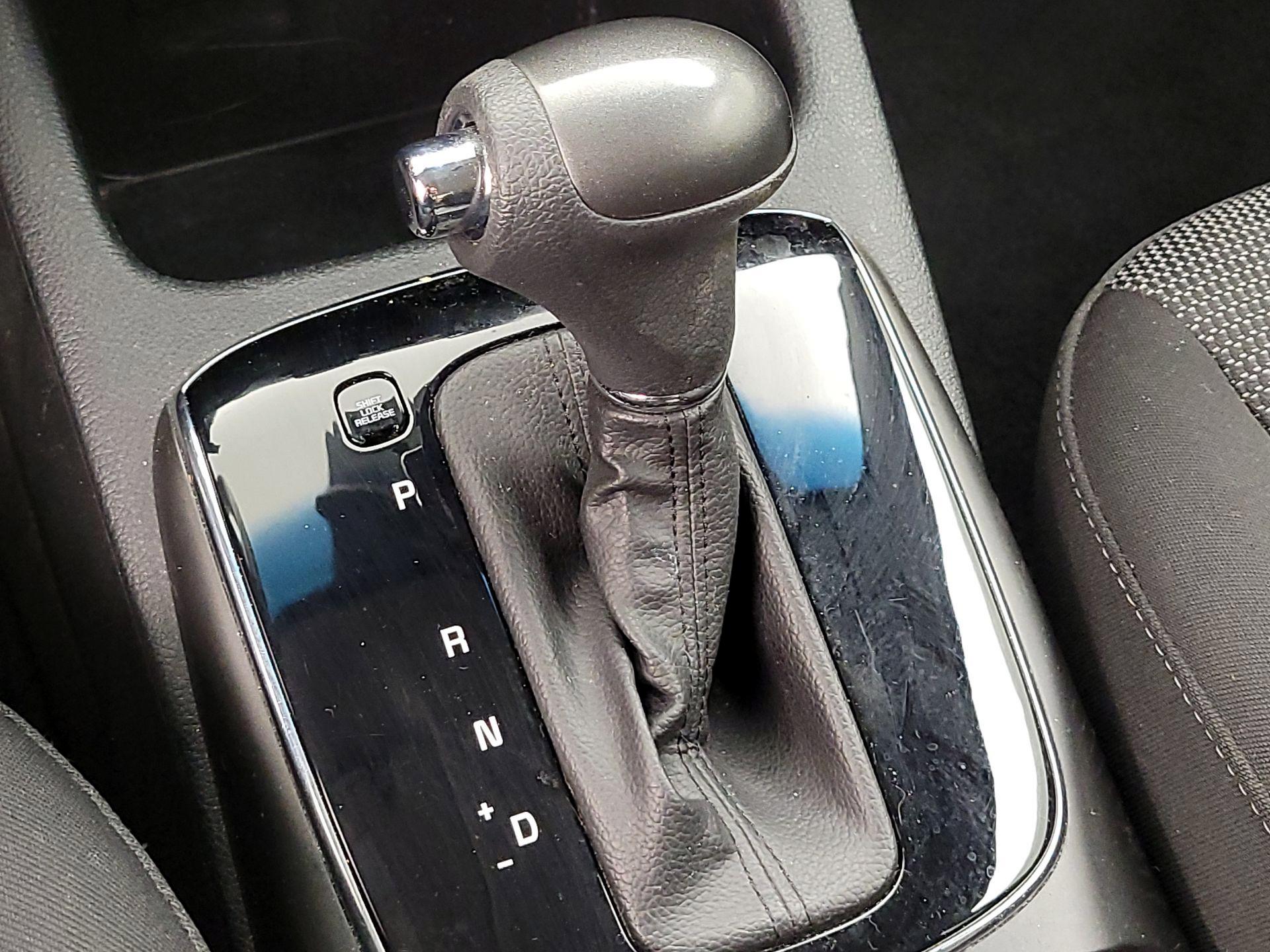 Thumbnail: 2018 Kia Forte - 15