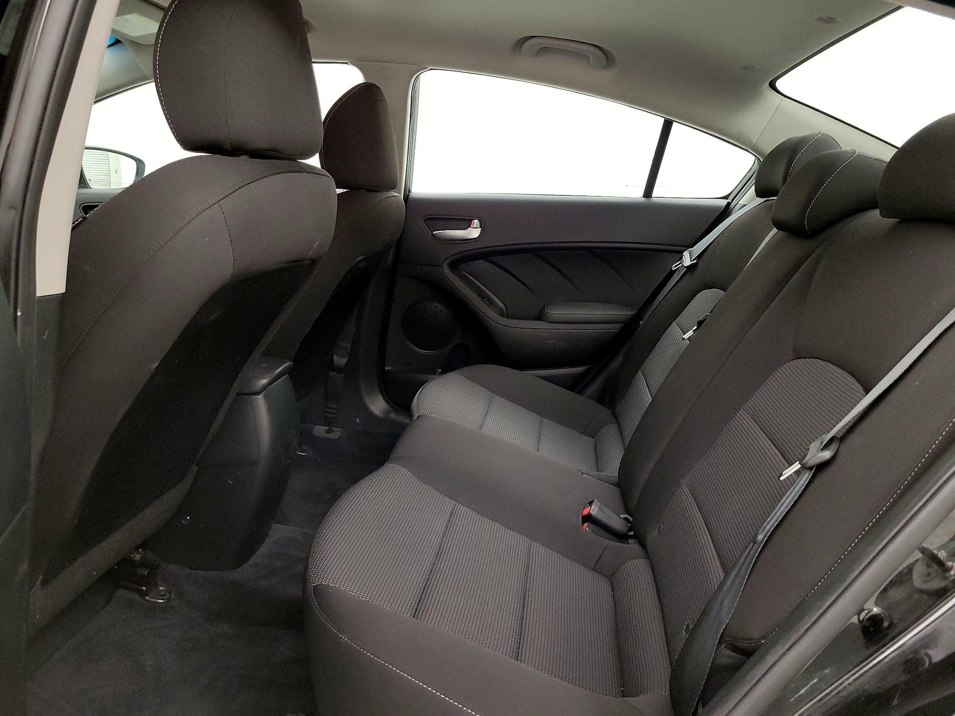 Thumbnail: 2018 Kia Forte - 16