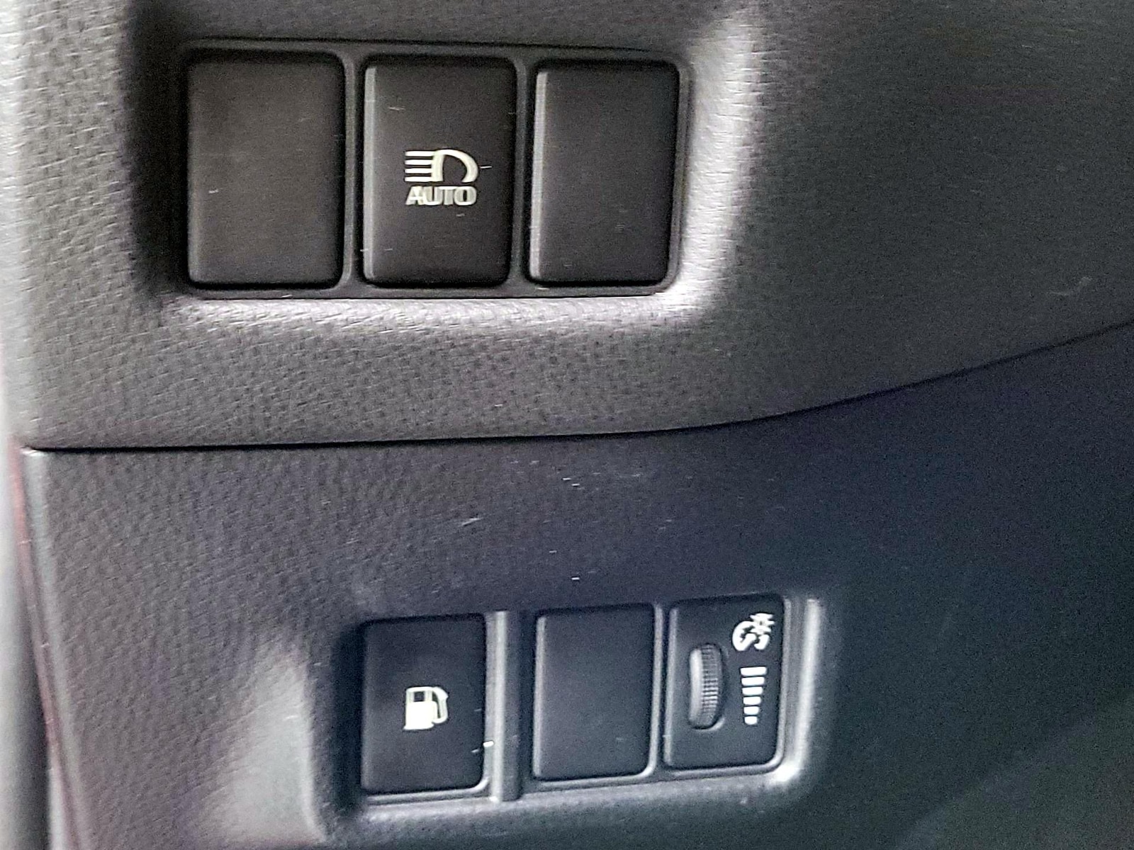 2018 Toyota C-HR XLE - Photo 14