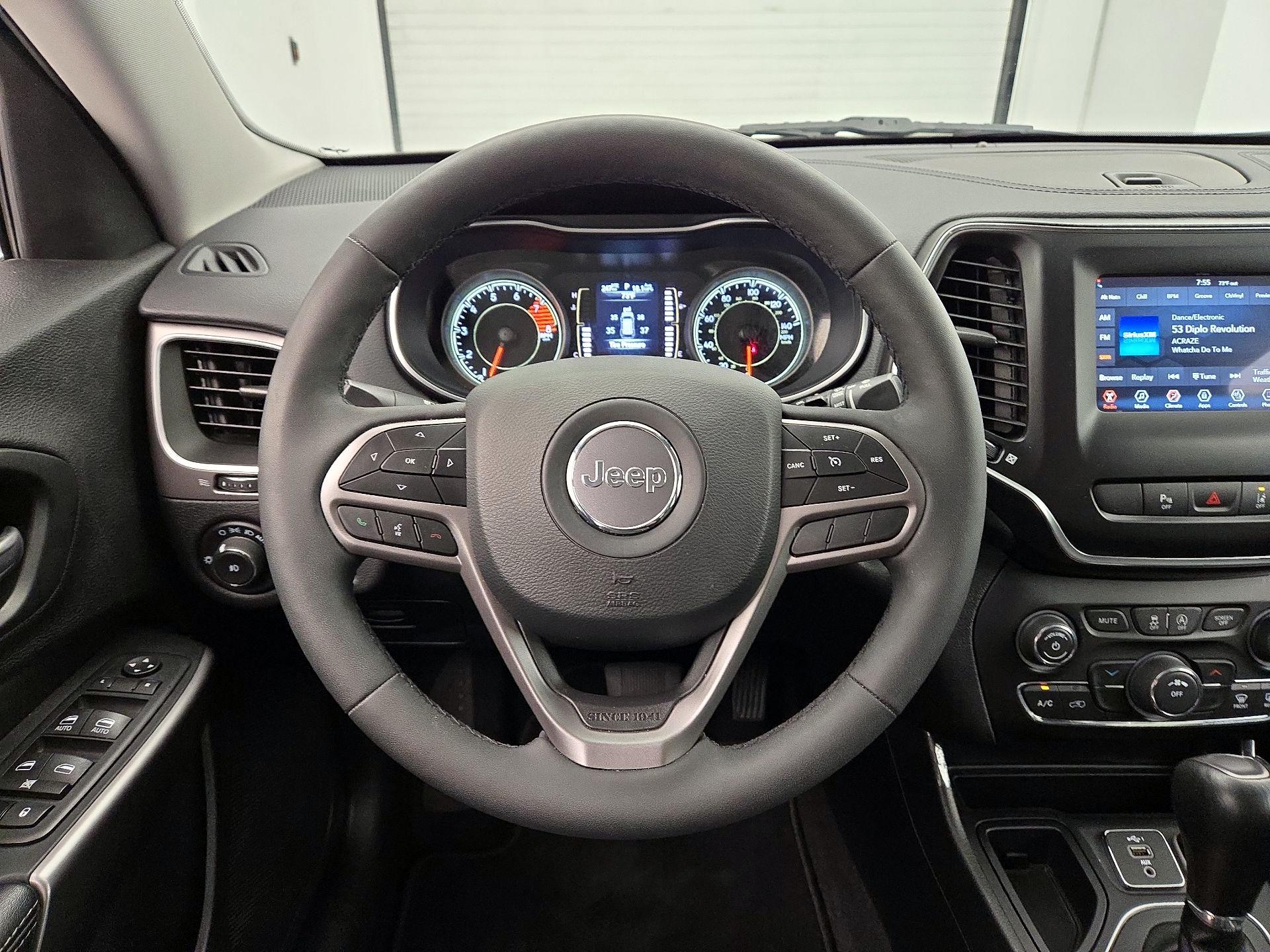 Thumbnail: 2021 Jeep Cherokee - 10