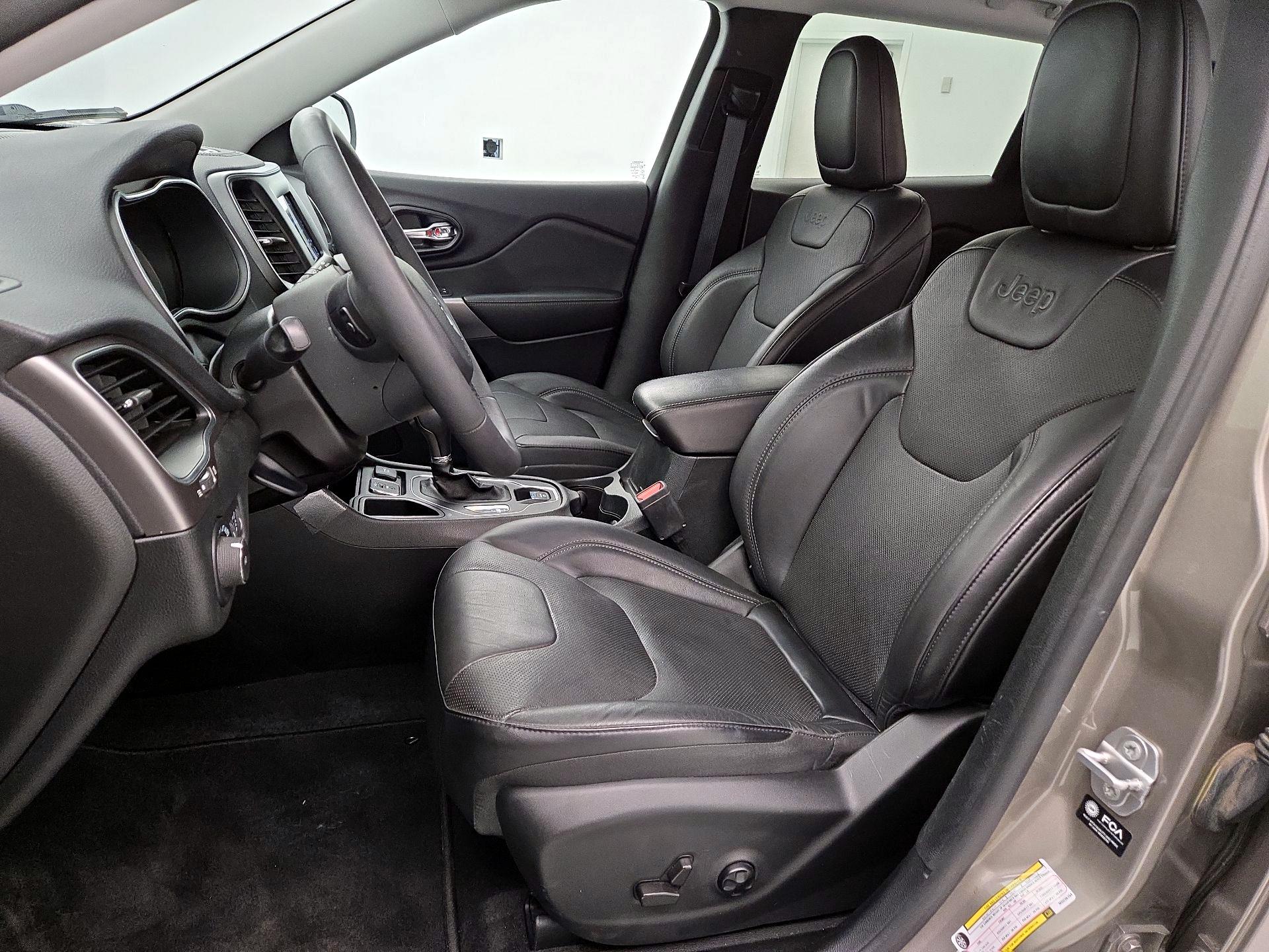 Thumbnail: 2021 Jeep Cherokee - 11