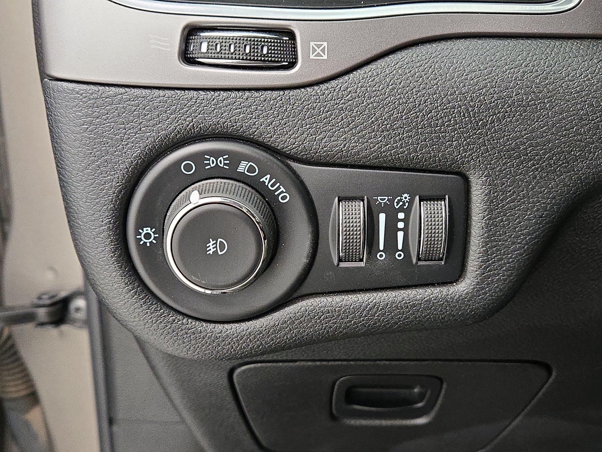 Thumbnail: 2021 Jeep Cherokee - 13