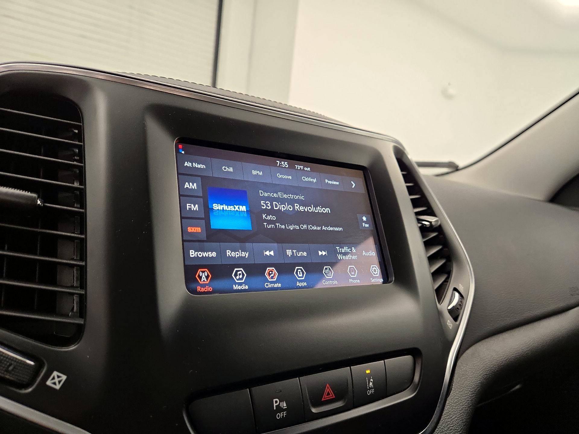 Thumbnail: 2021 Jeep Cherokee - 15