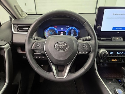 Steering Wheel & Instrument Cluster (On)