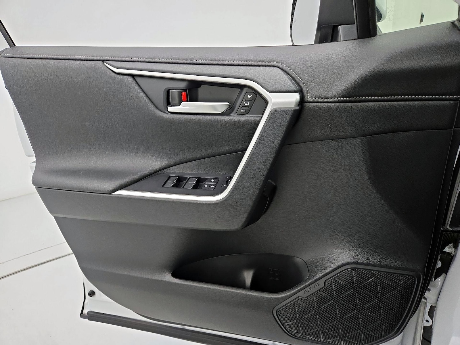 2023 Toyota RAV4 Limited - Photo 13