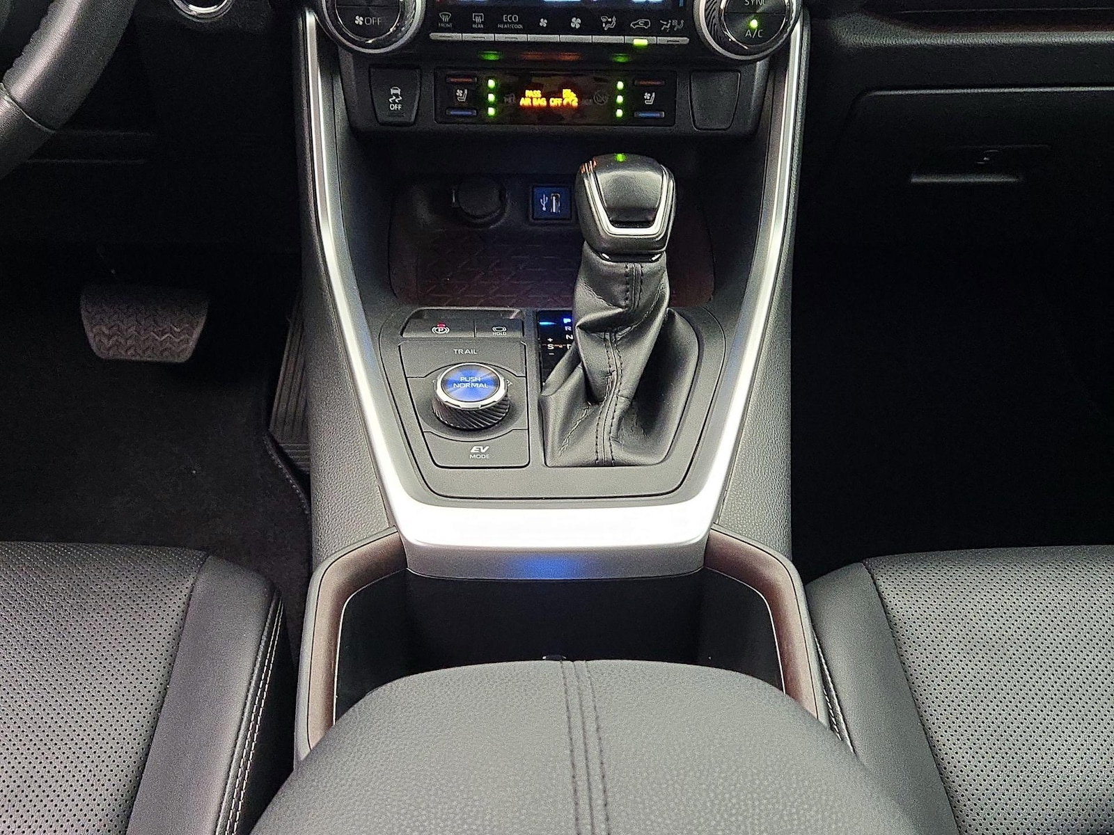 2023 Toyota RAV4 Limited - Photo 18