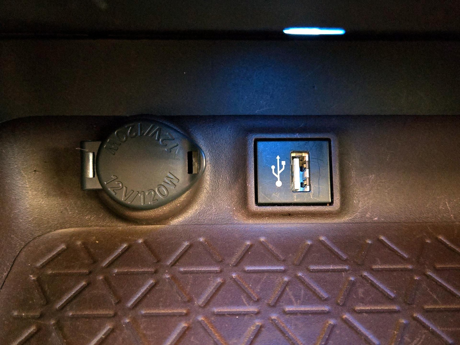 2023 Toyota RAV4 Limited - Photo 19