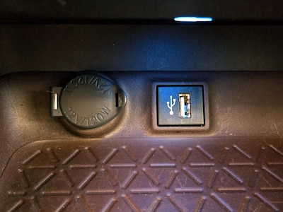USB/AUX Ports