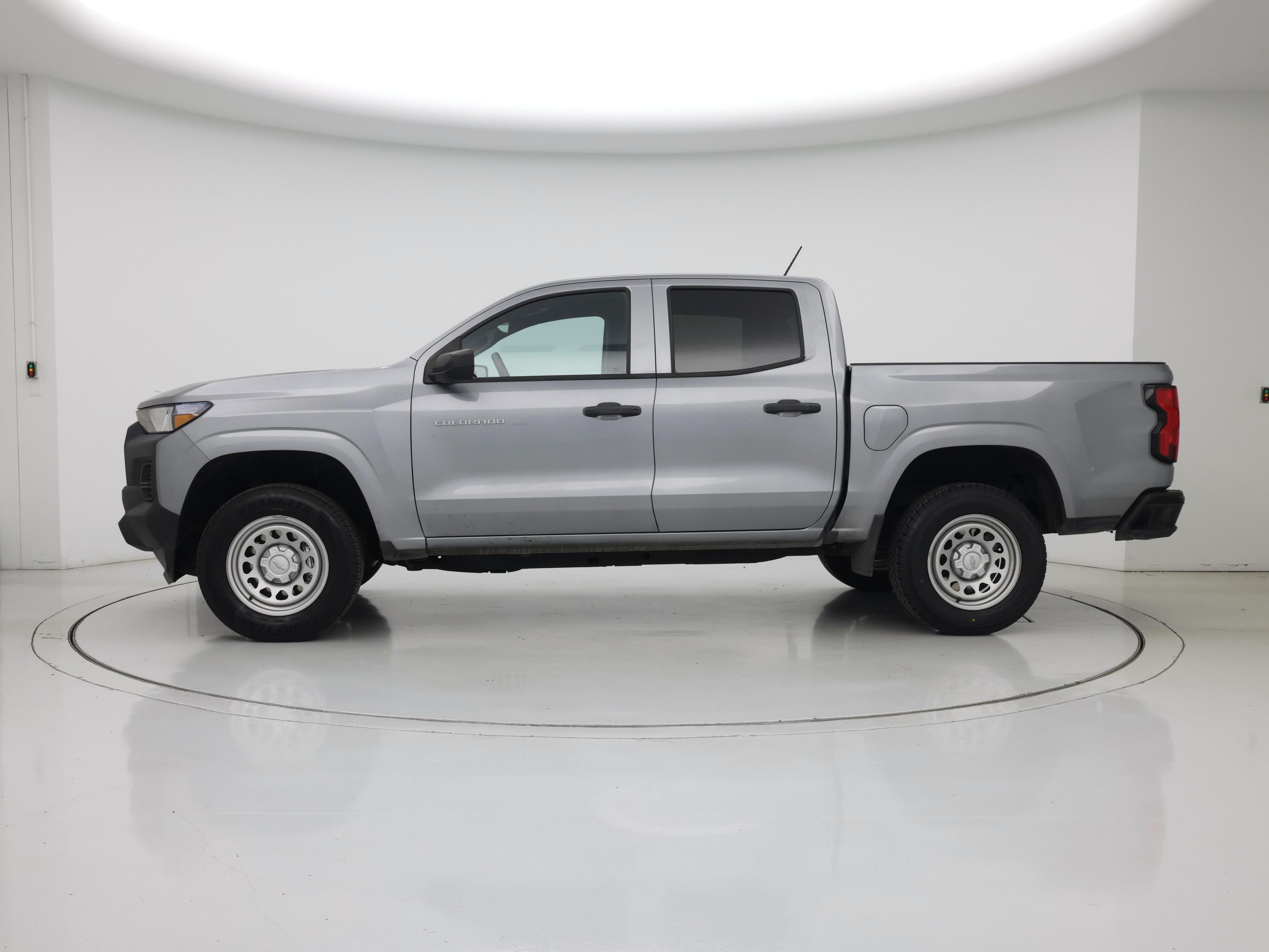 Thumbnail: 2023 Chevrolet Colorado - 3