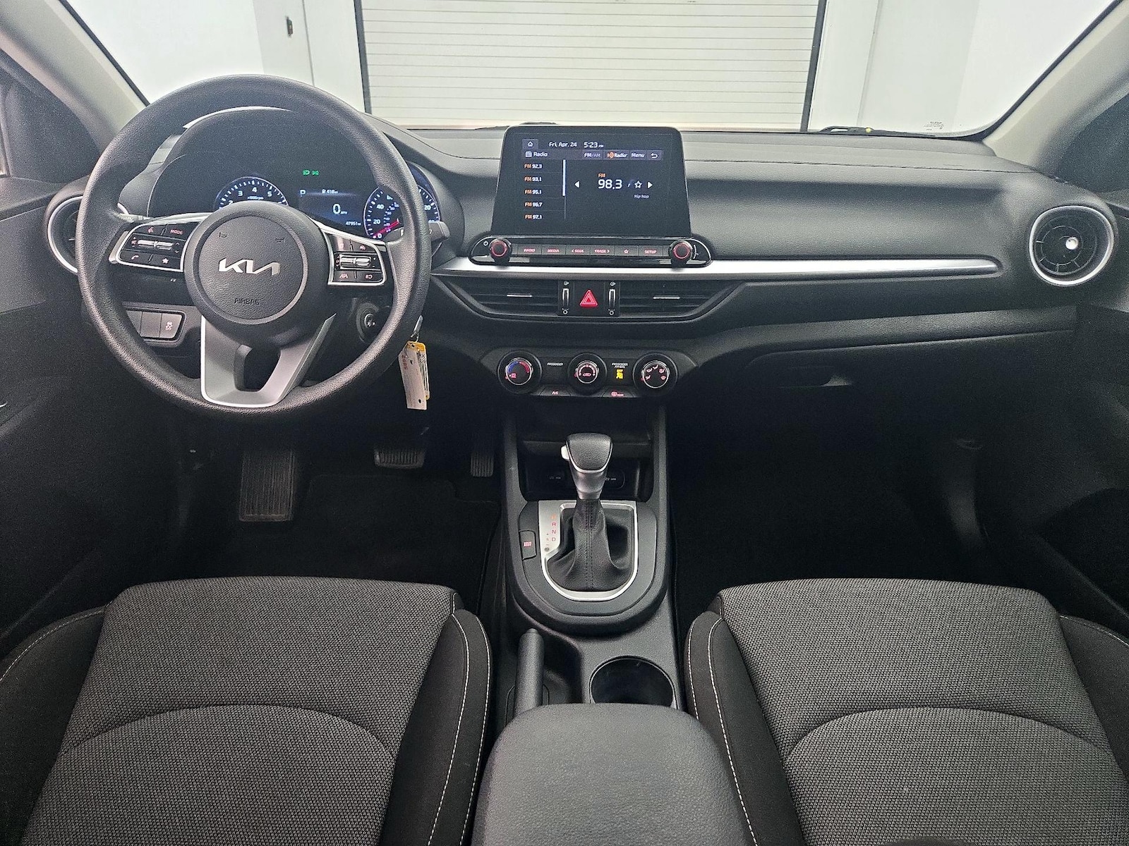2023 Kia Forte LXS - Photo 10