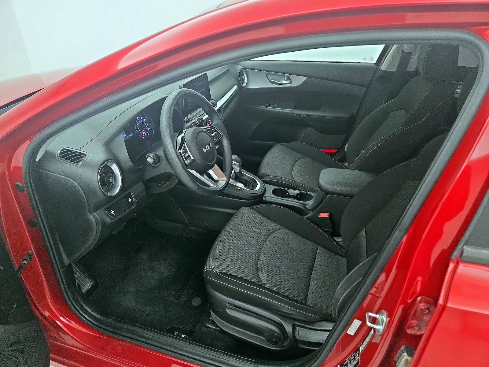 2023 Kia Forte LXS - Photo 12