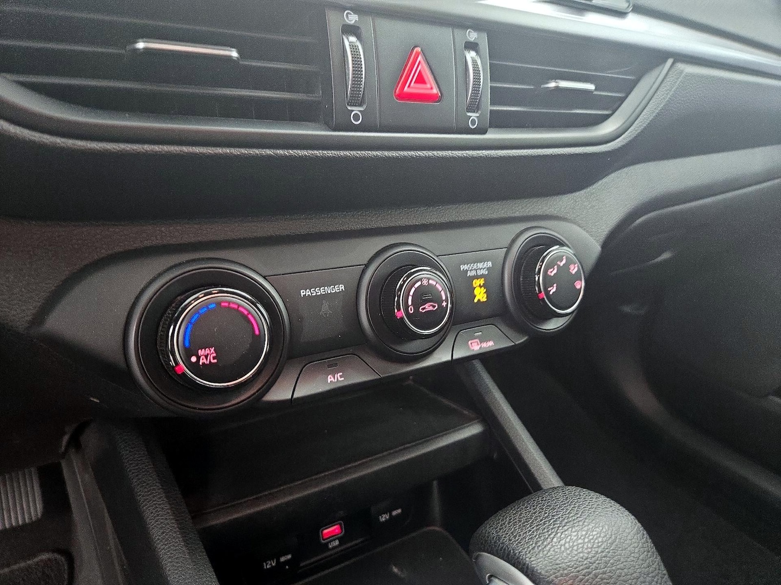 2023 Kia Forte LXS - Photo 17