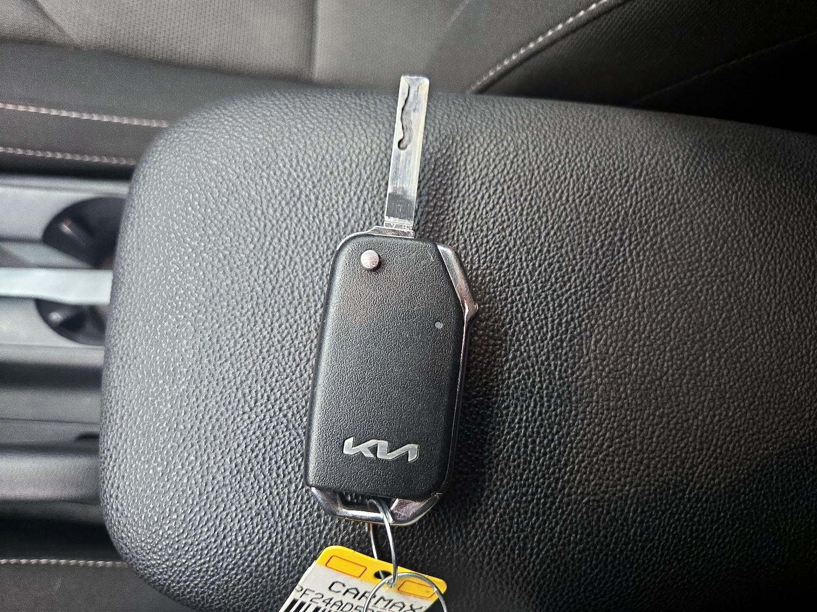 2023 Kia Forte LXS - Photo 23